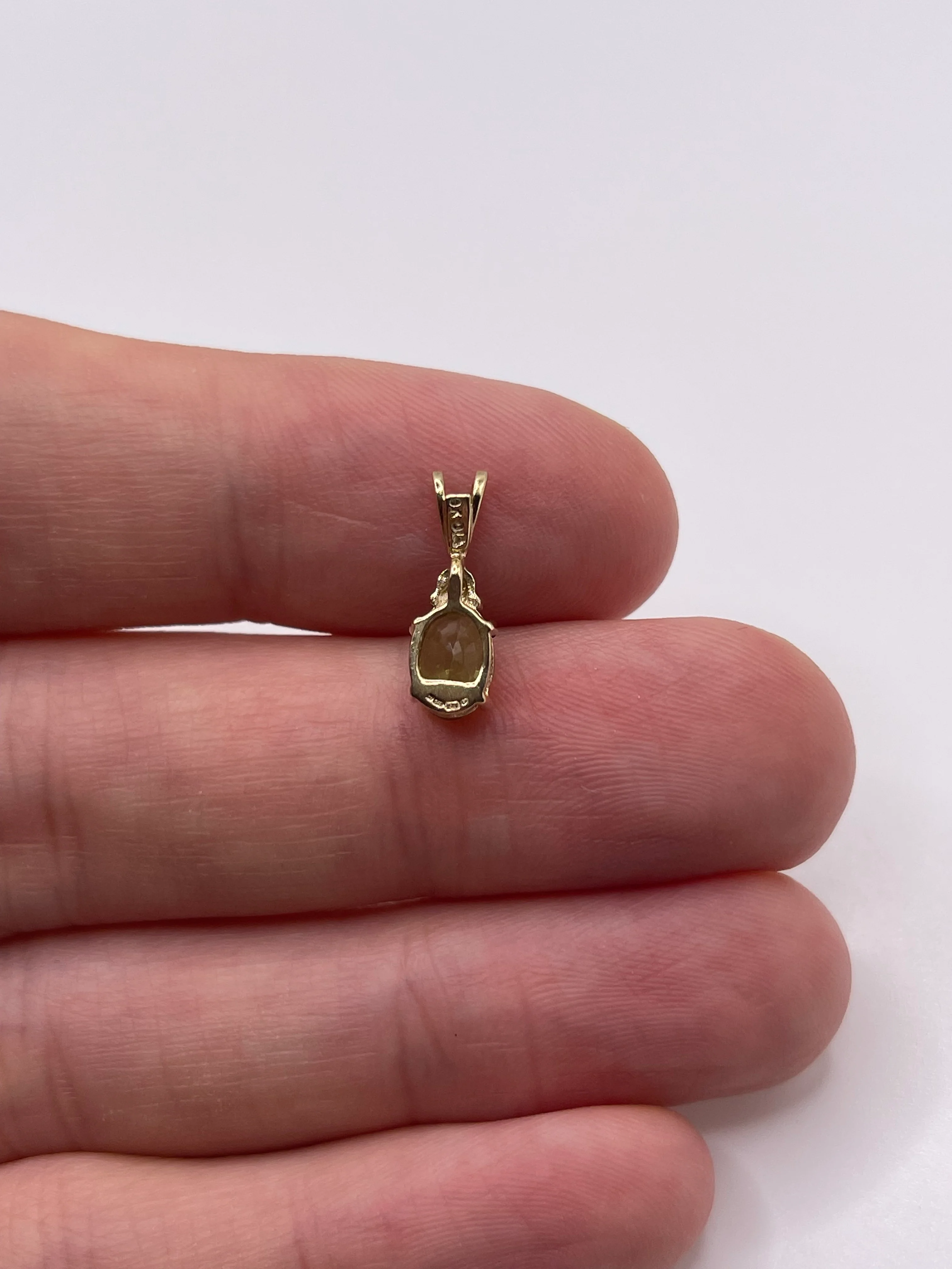 9ct gold quartz and diamond pendant - Image 2