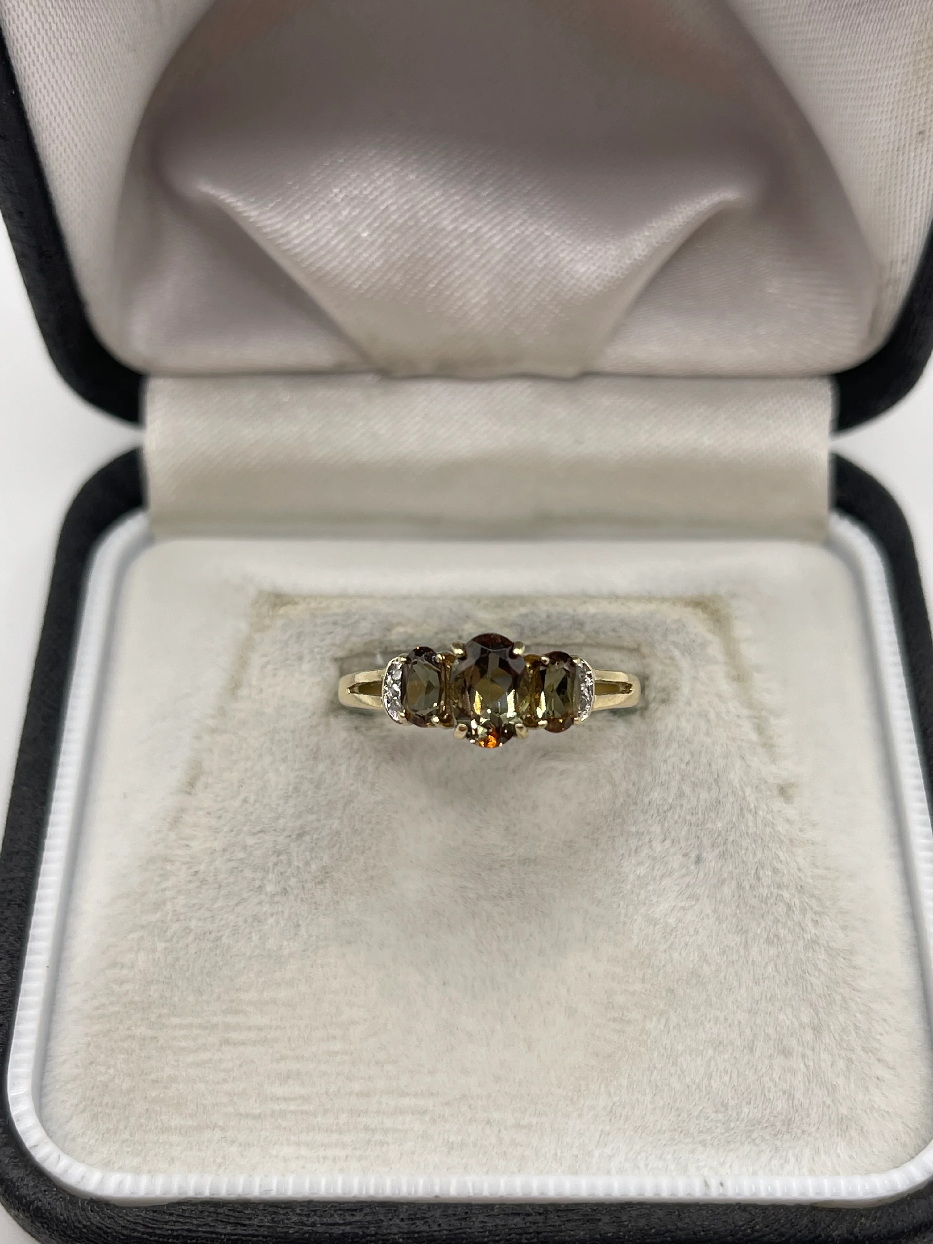 9ct gold quartz and diamond ring