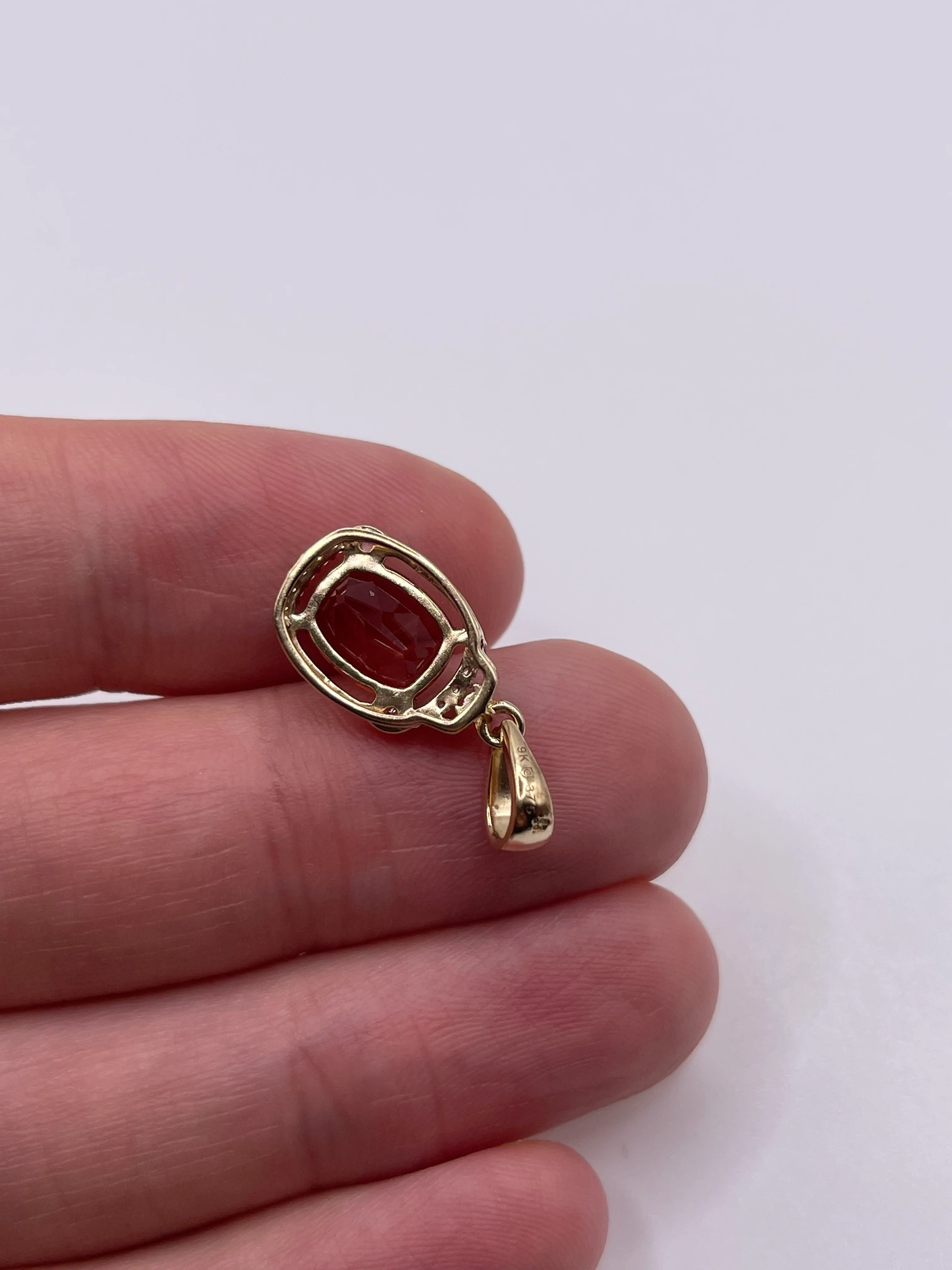 9ct gold quartz and zircon pendant - Image 2