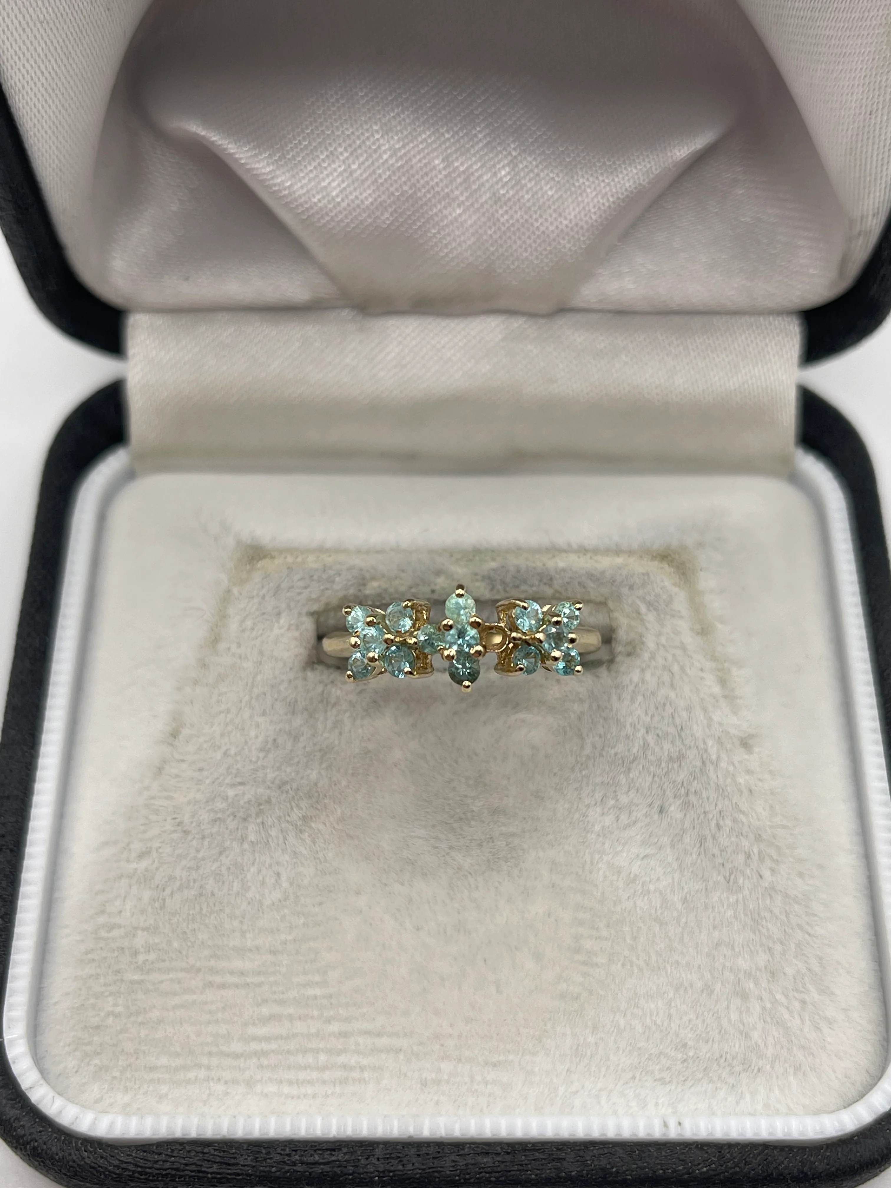 9ct gold quartz ring