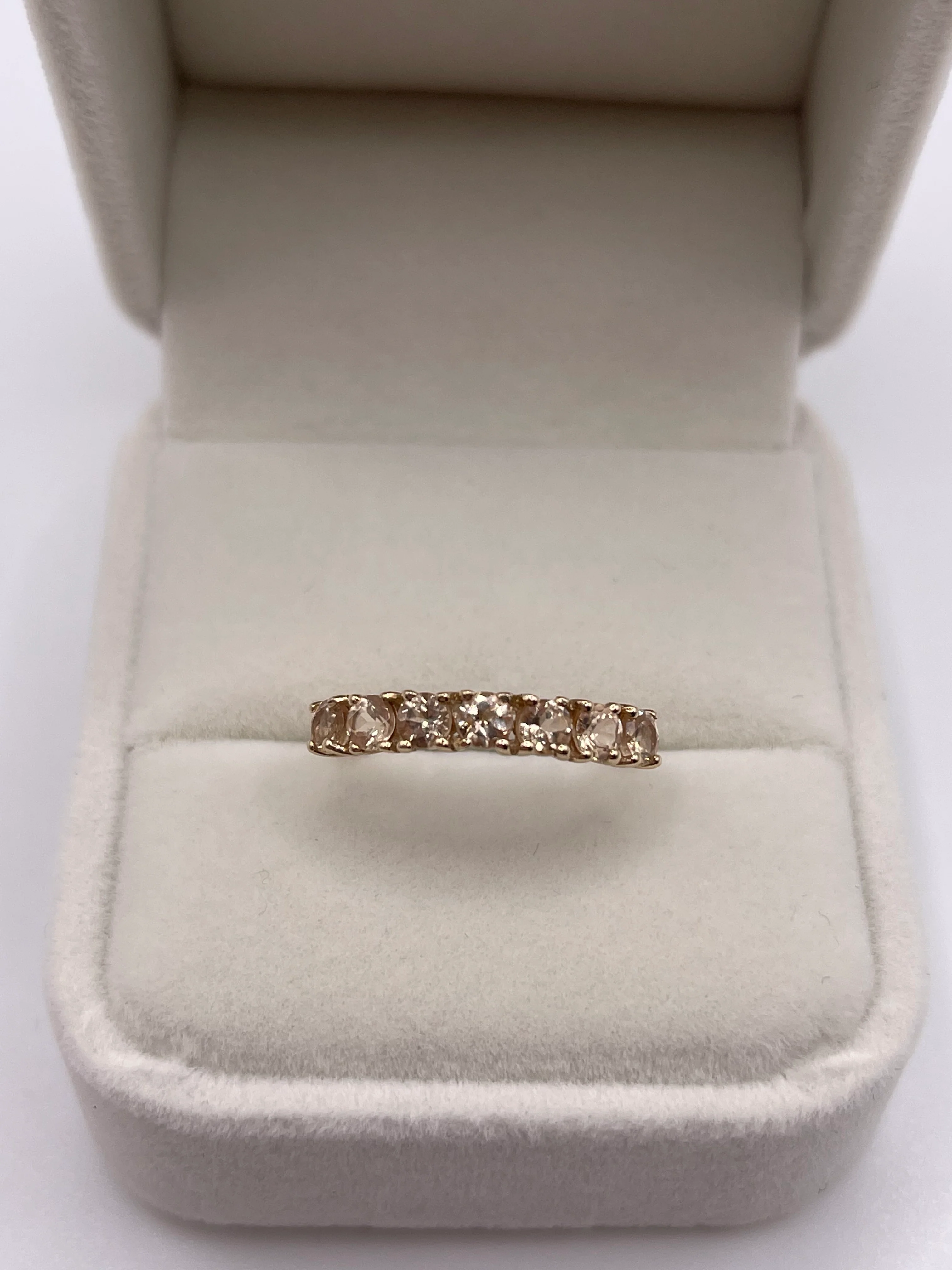 9ct gold quartz ring
