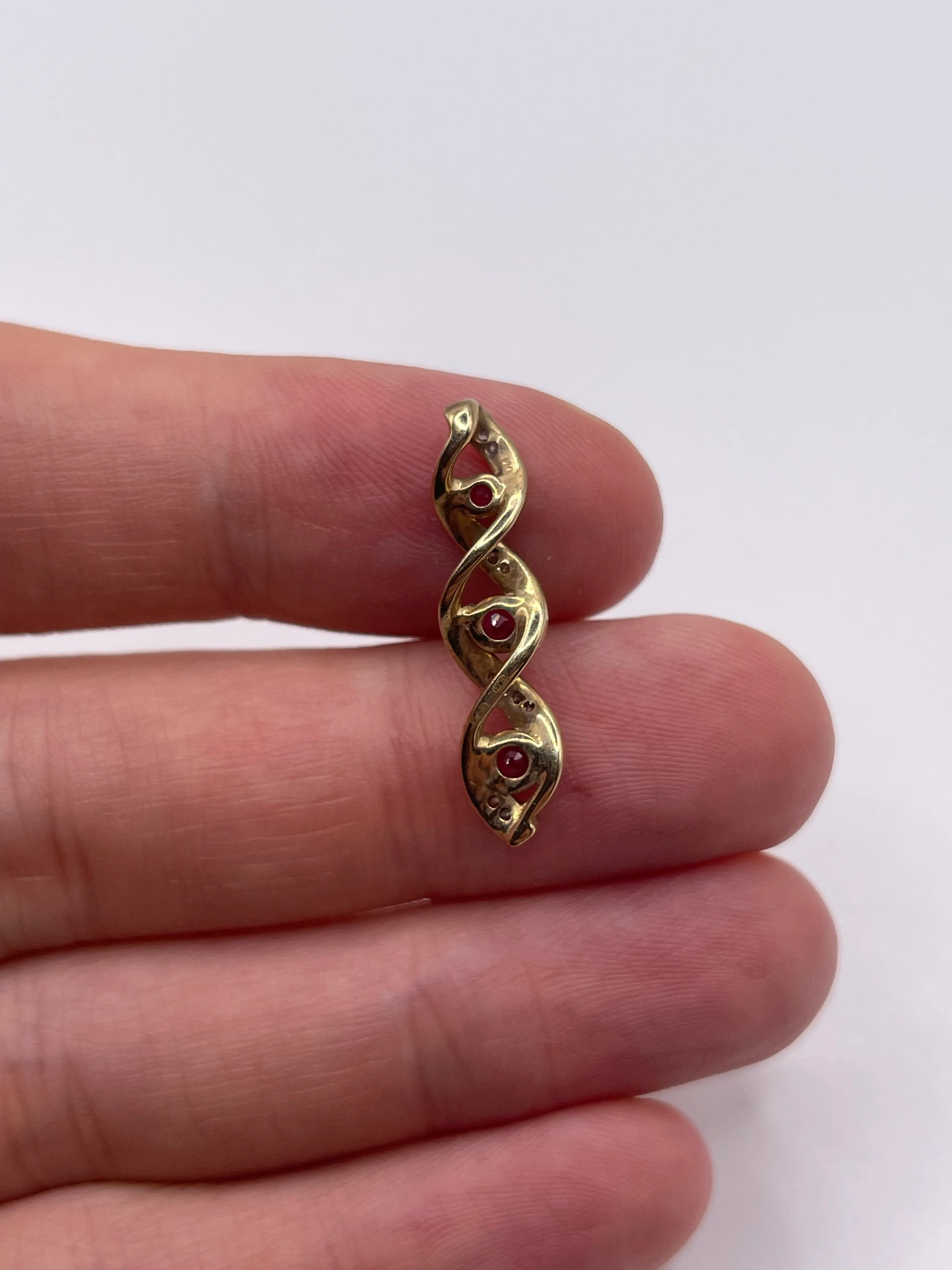 9ct gold ruby and diamond pendant - Image 2