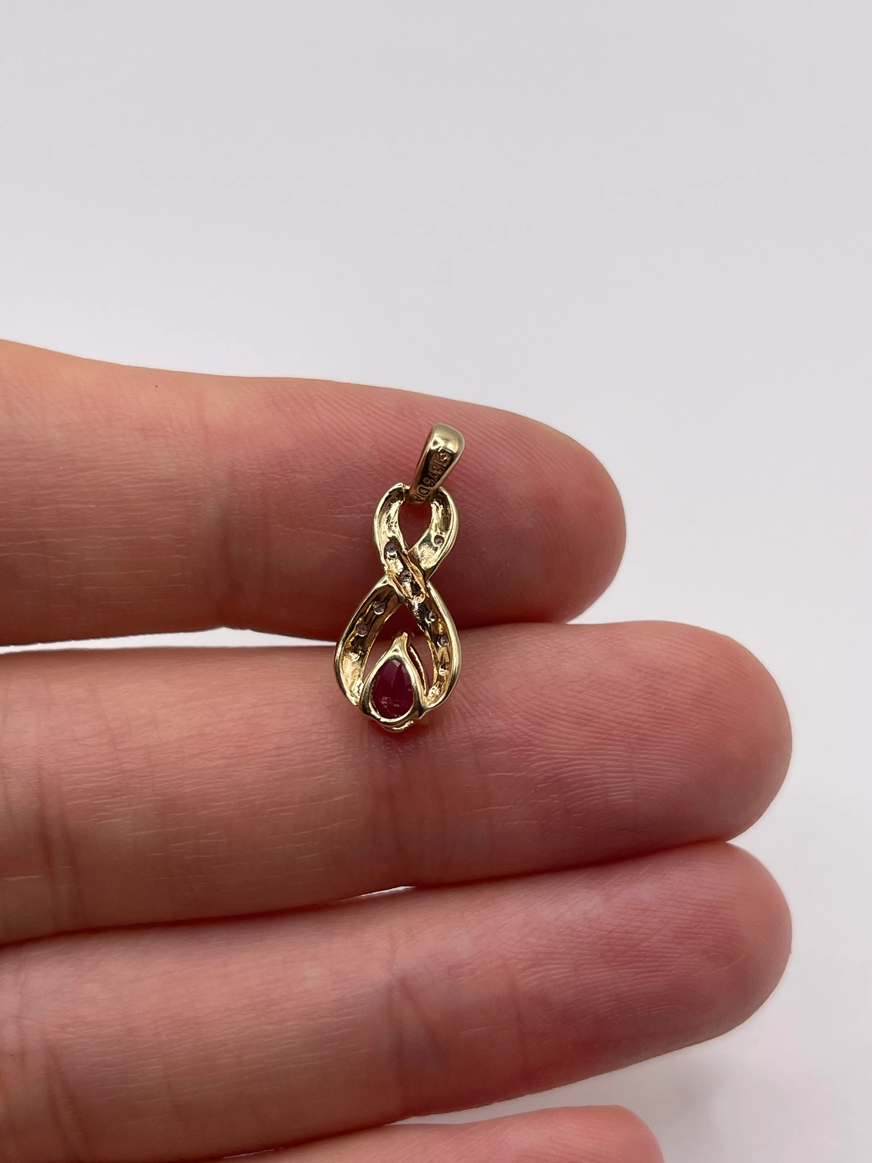 9ct gold ruby and diamond pendant - Image 2