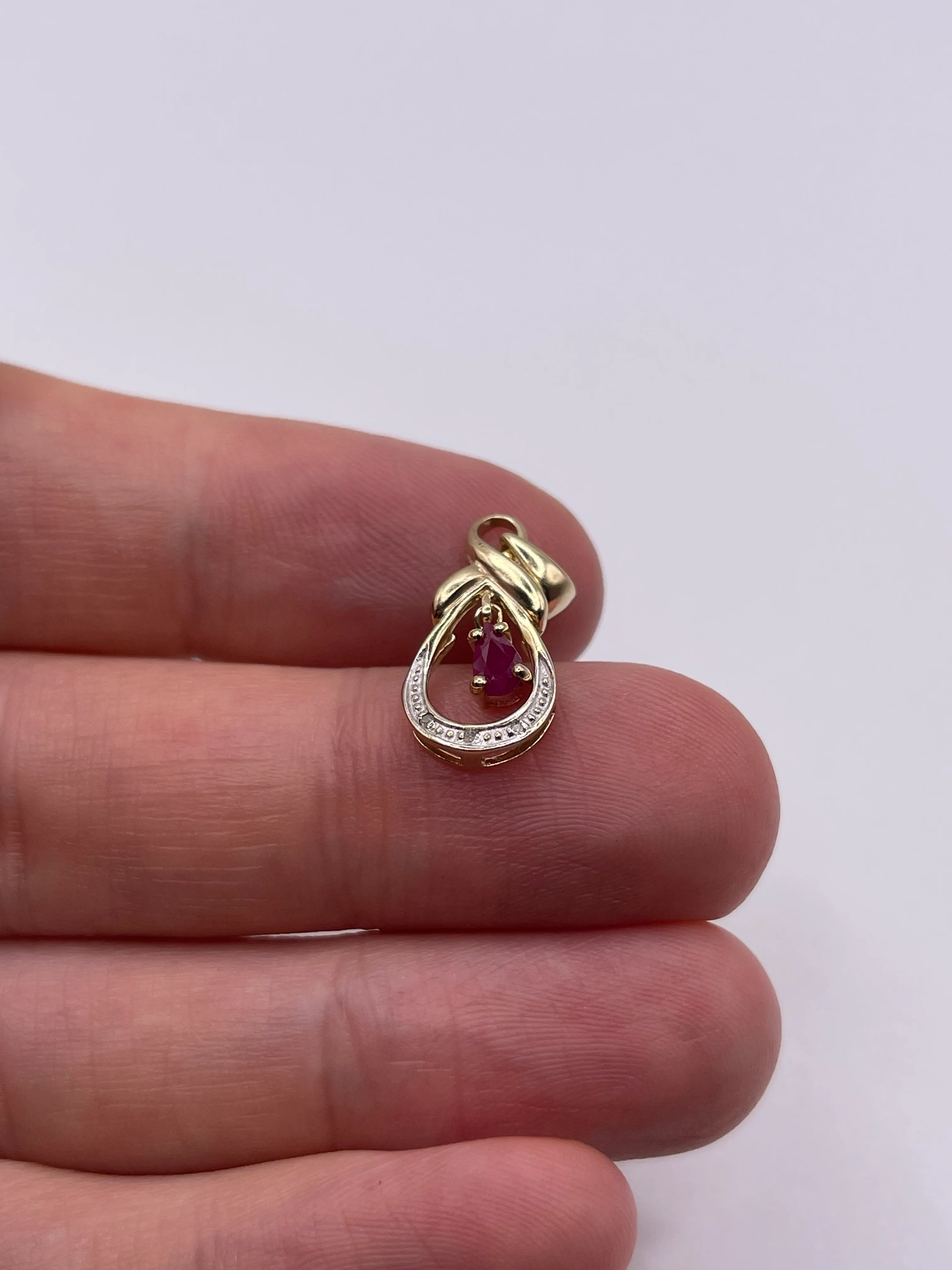 9ct gold ruby and diamond pendant - Image 2