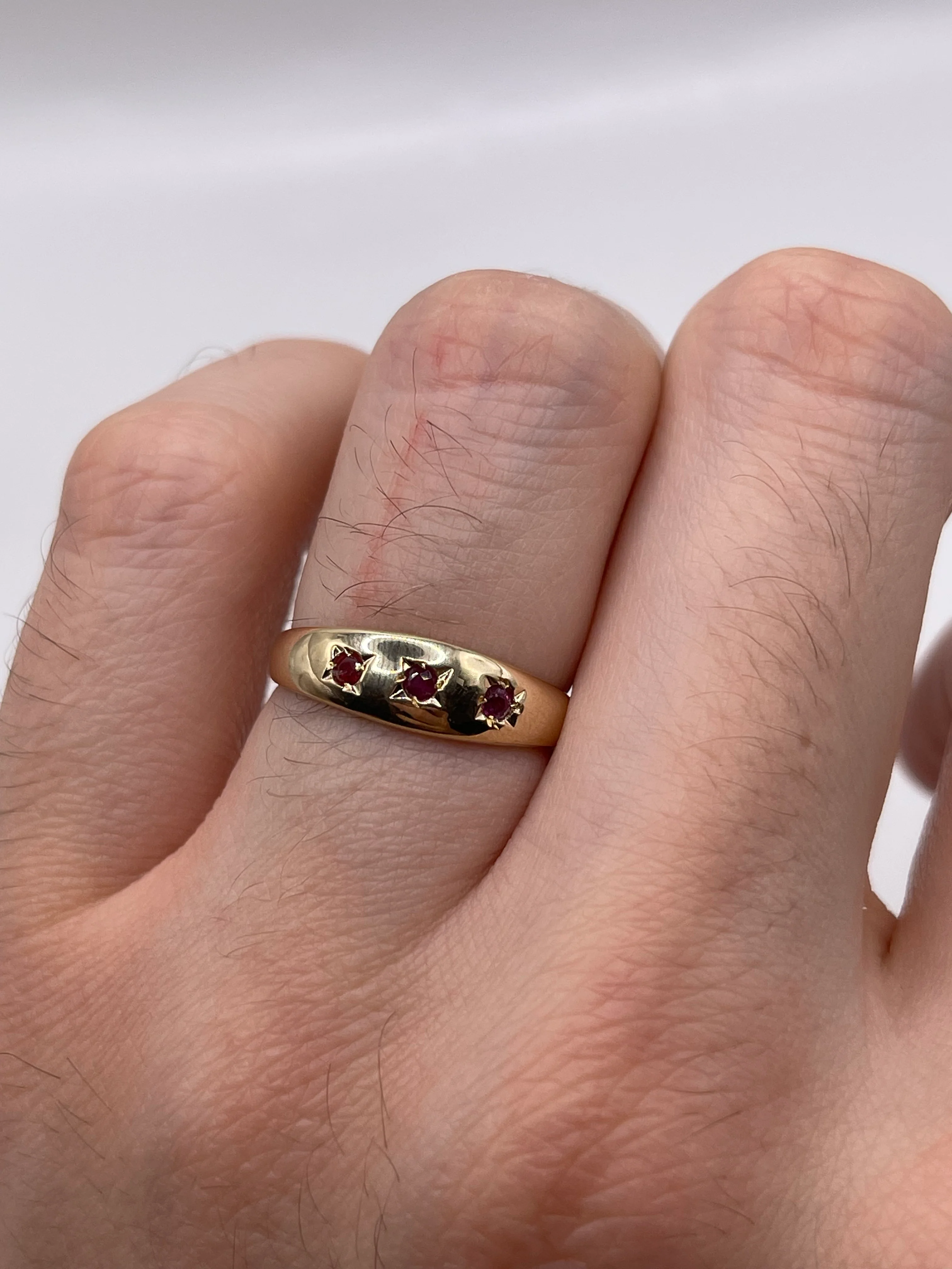9ct gold ruby gypsy ring - Image 4