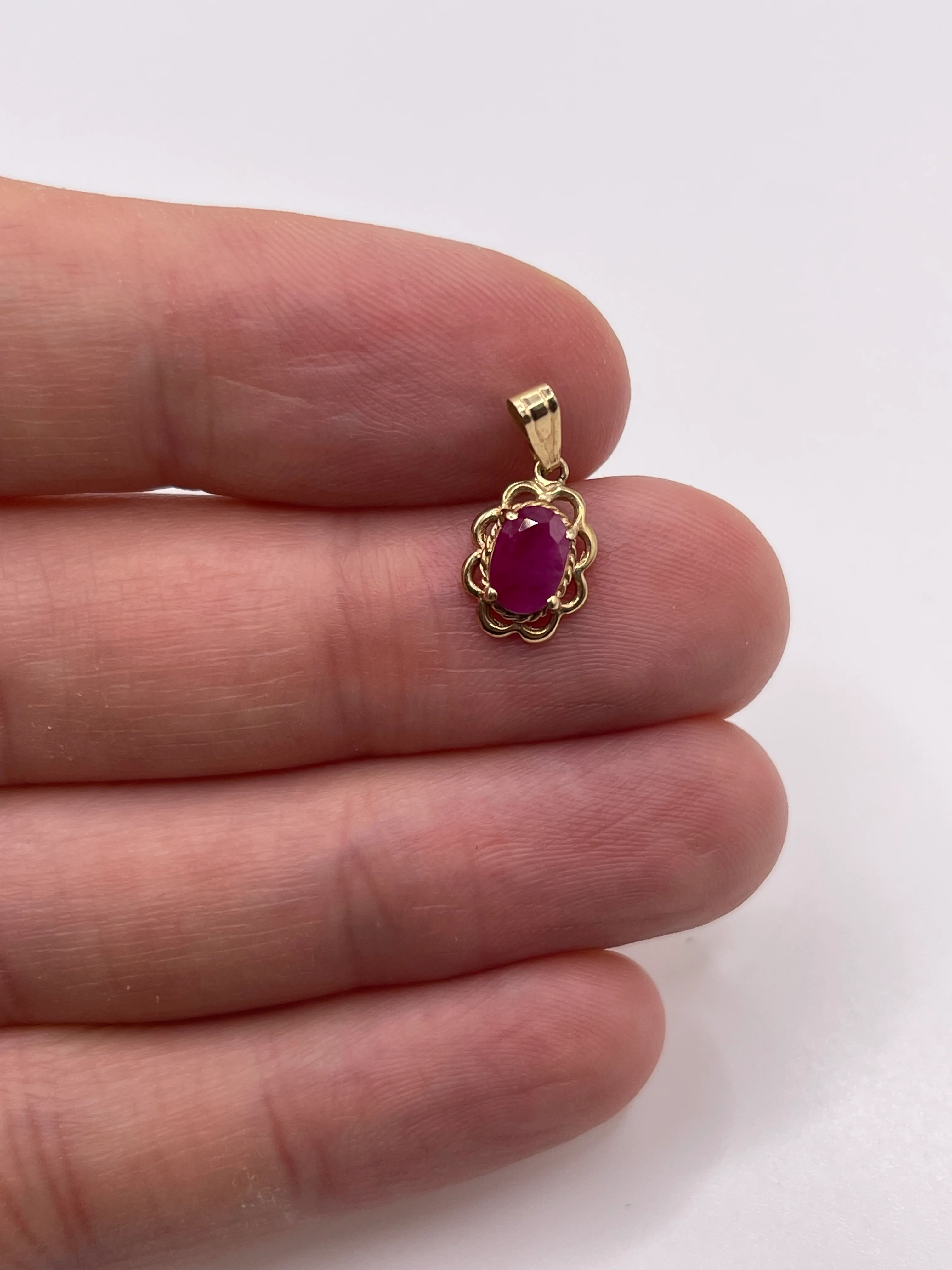 9ct gold ruby pendant