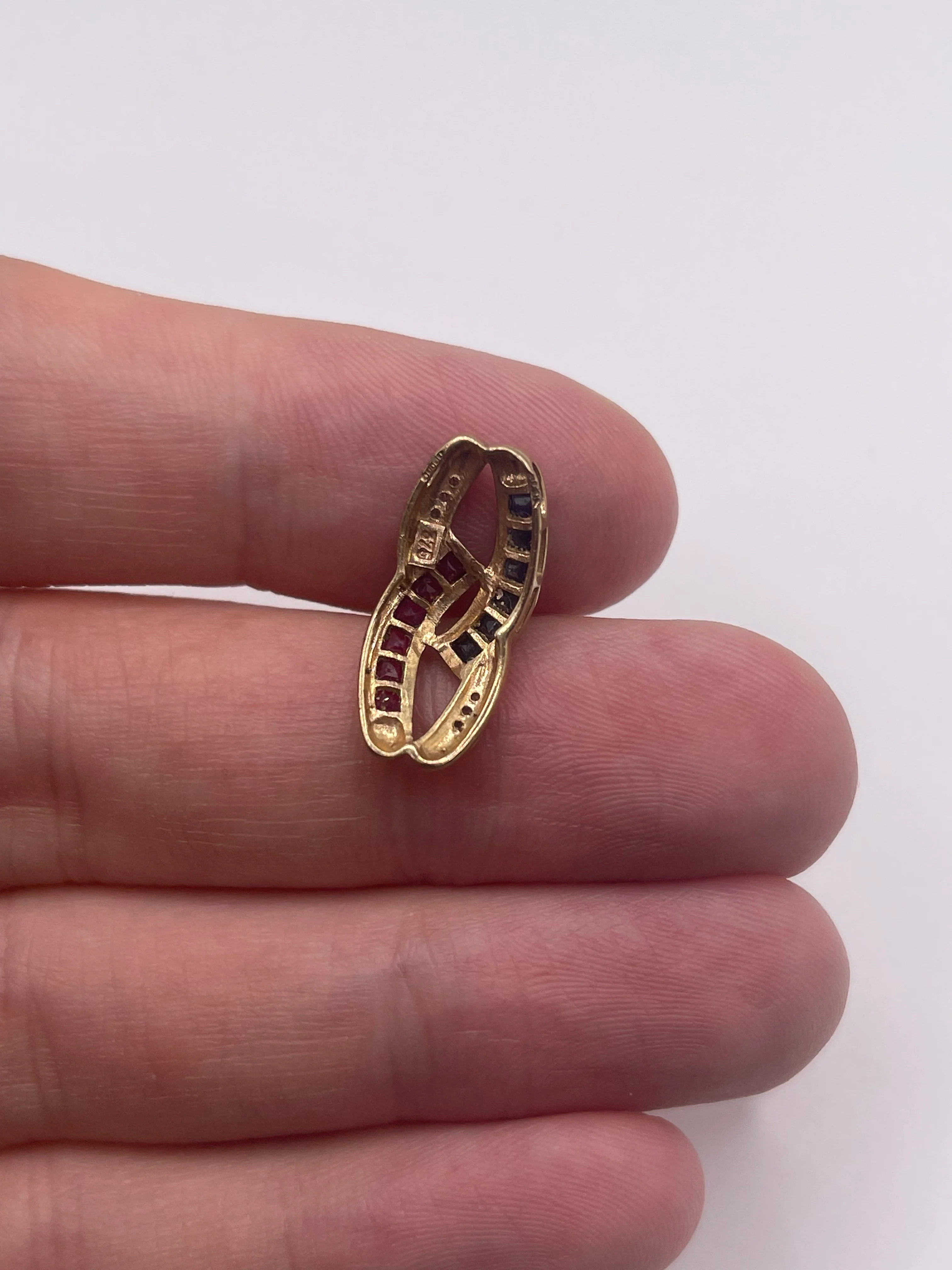 9ct gold ruby, sapphire and diamond pendant - Image 3
