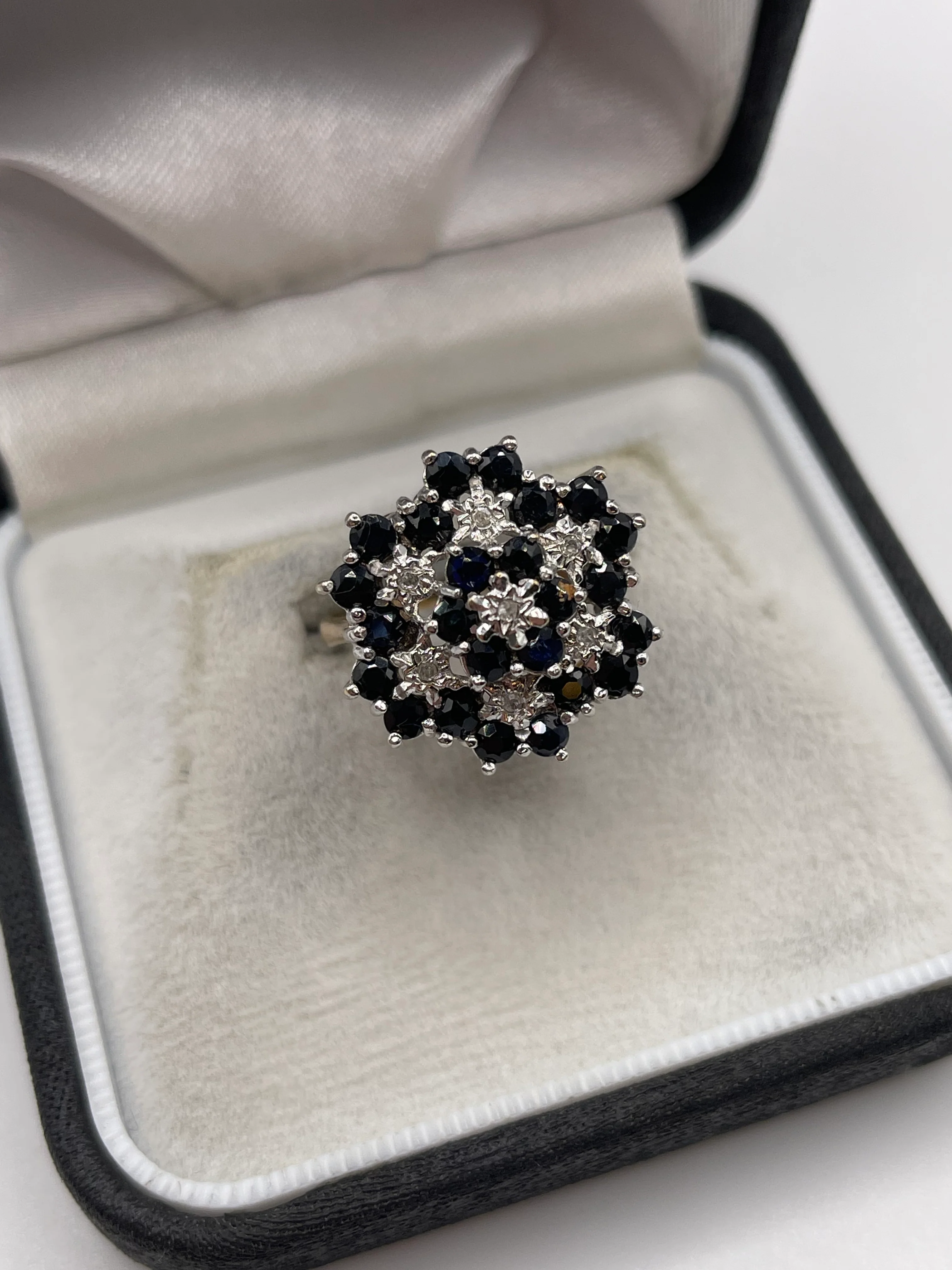 9ct gold sapphire and diamond cluster ring - Image 2