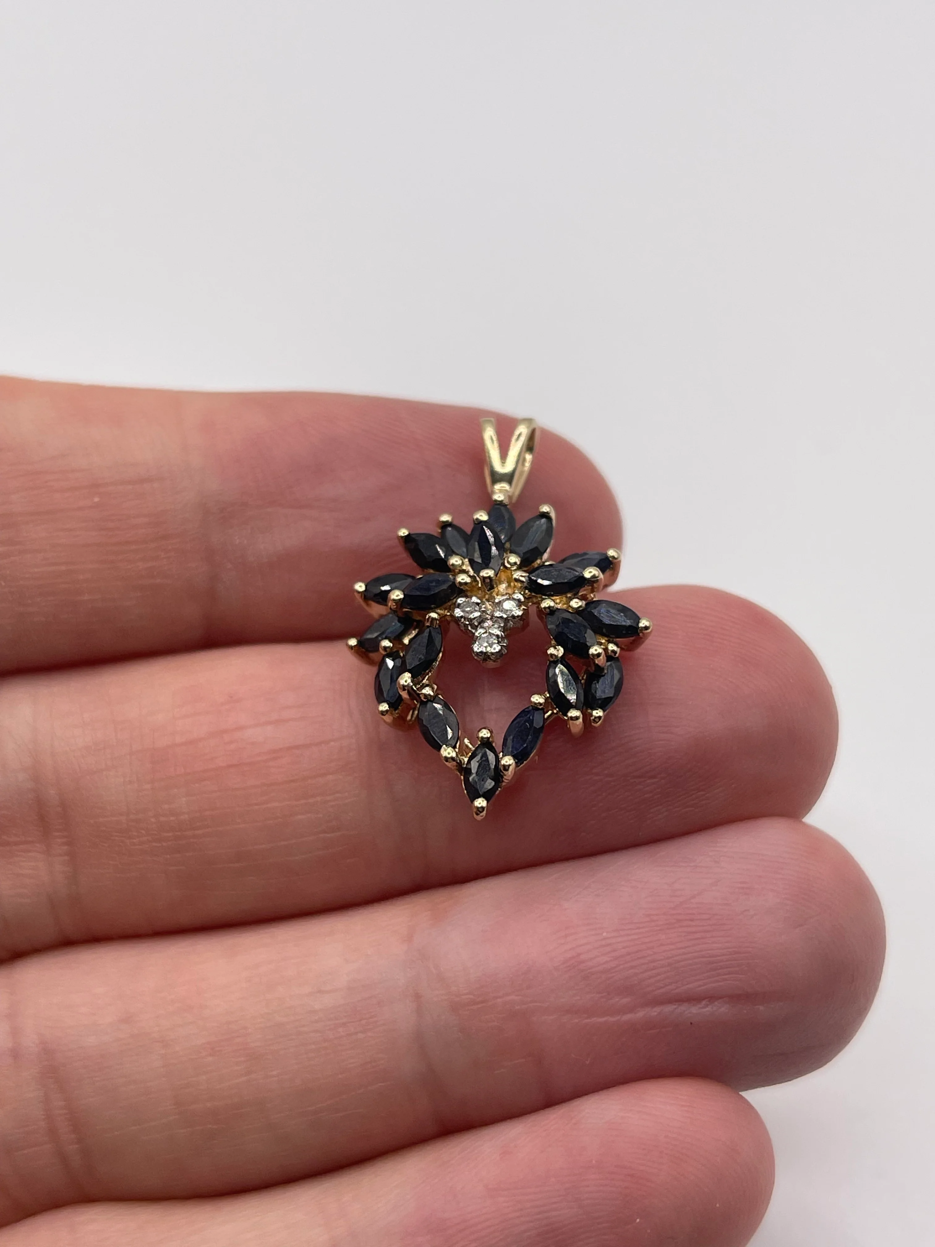 9ct gold sapphire and diamond heart pendant - Image 2