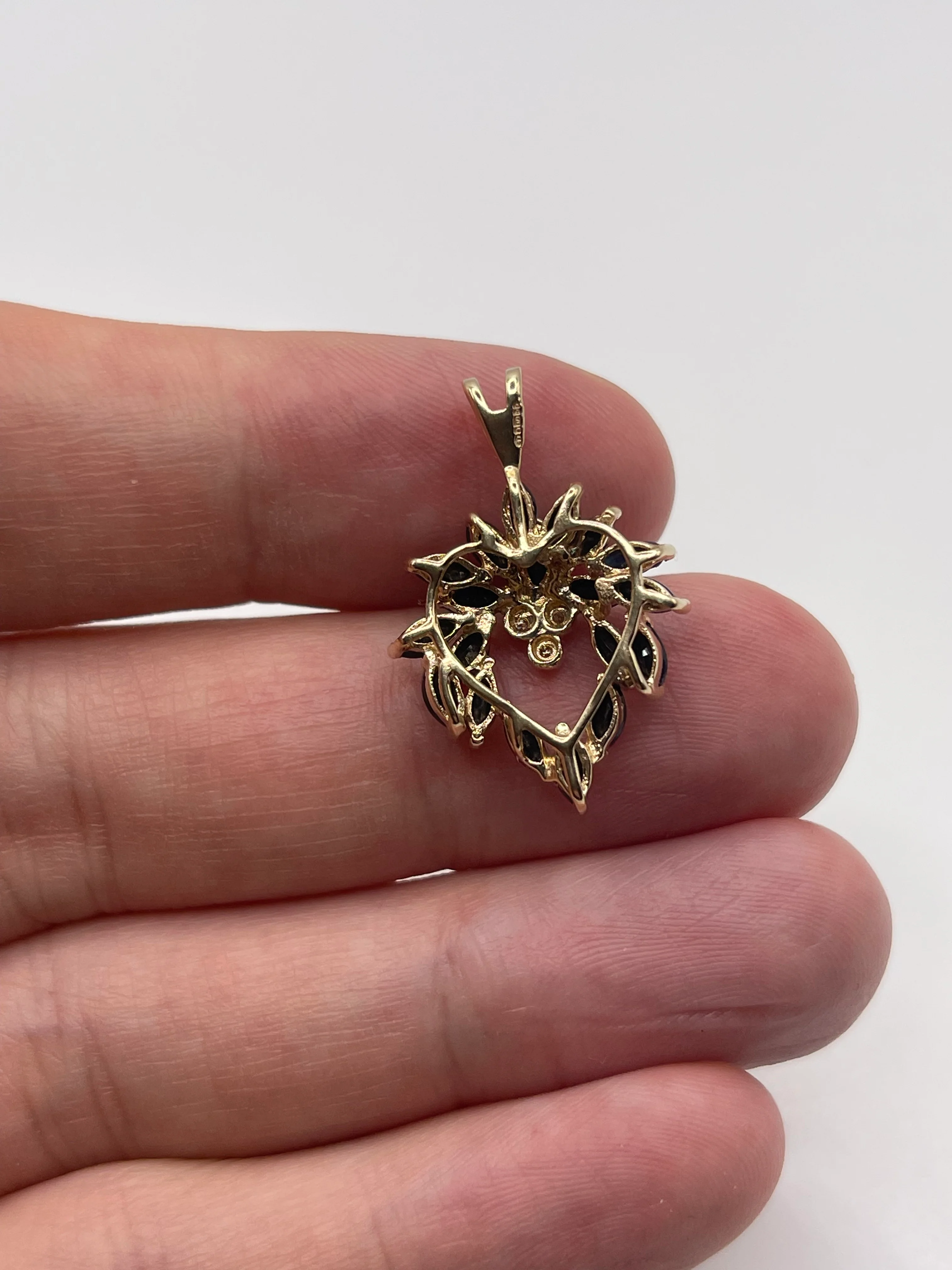 9ct gold sapphire and diamond heart pendant - Image 3