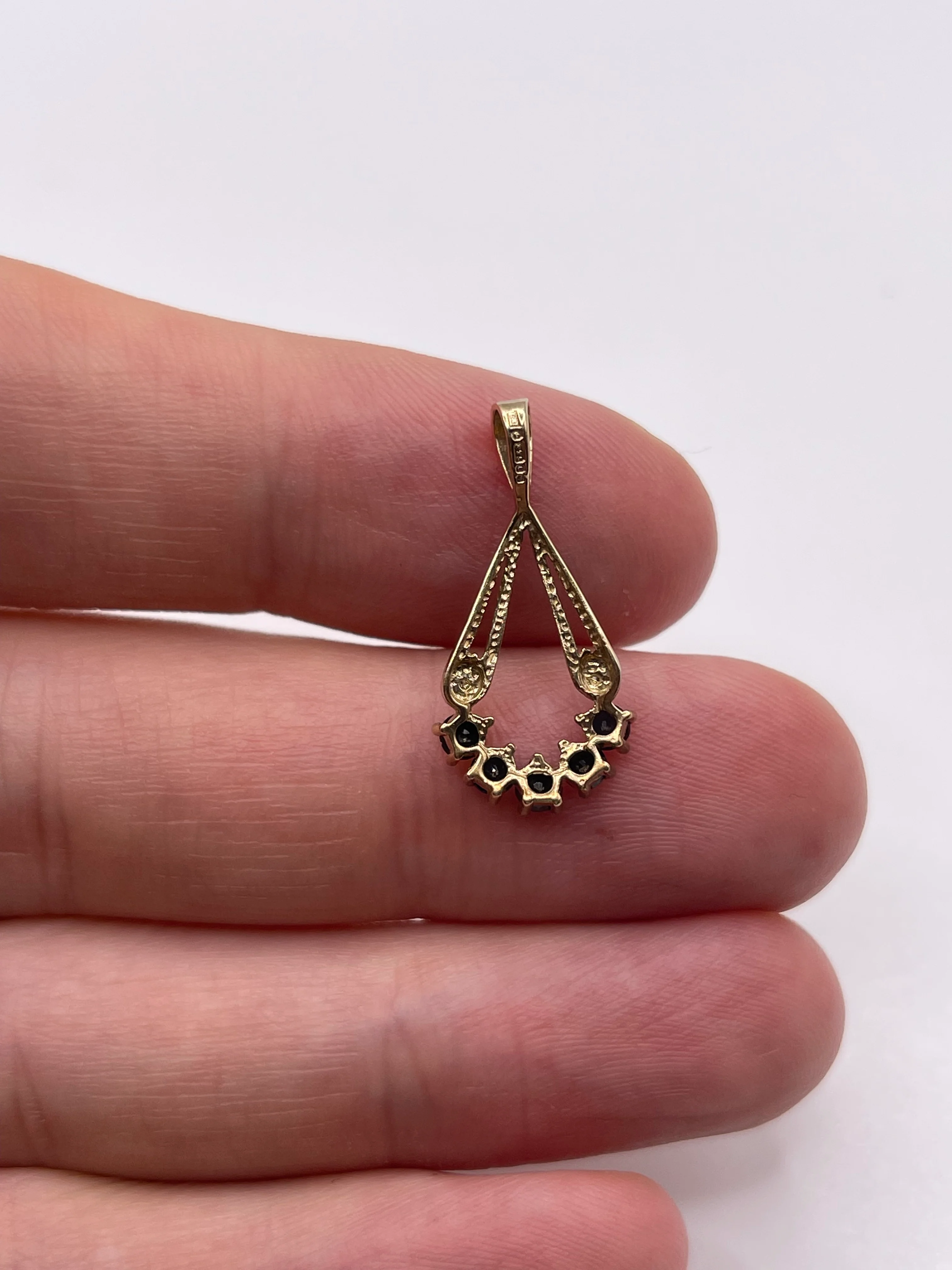 9ct gold sapphire and diamond pendant - Image 2
