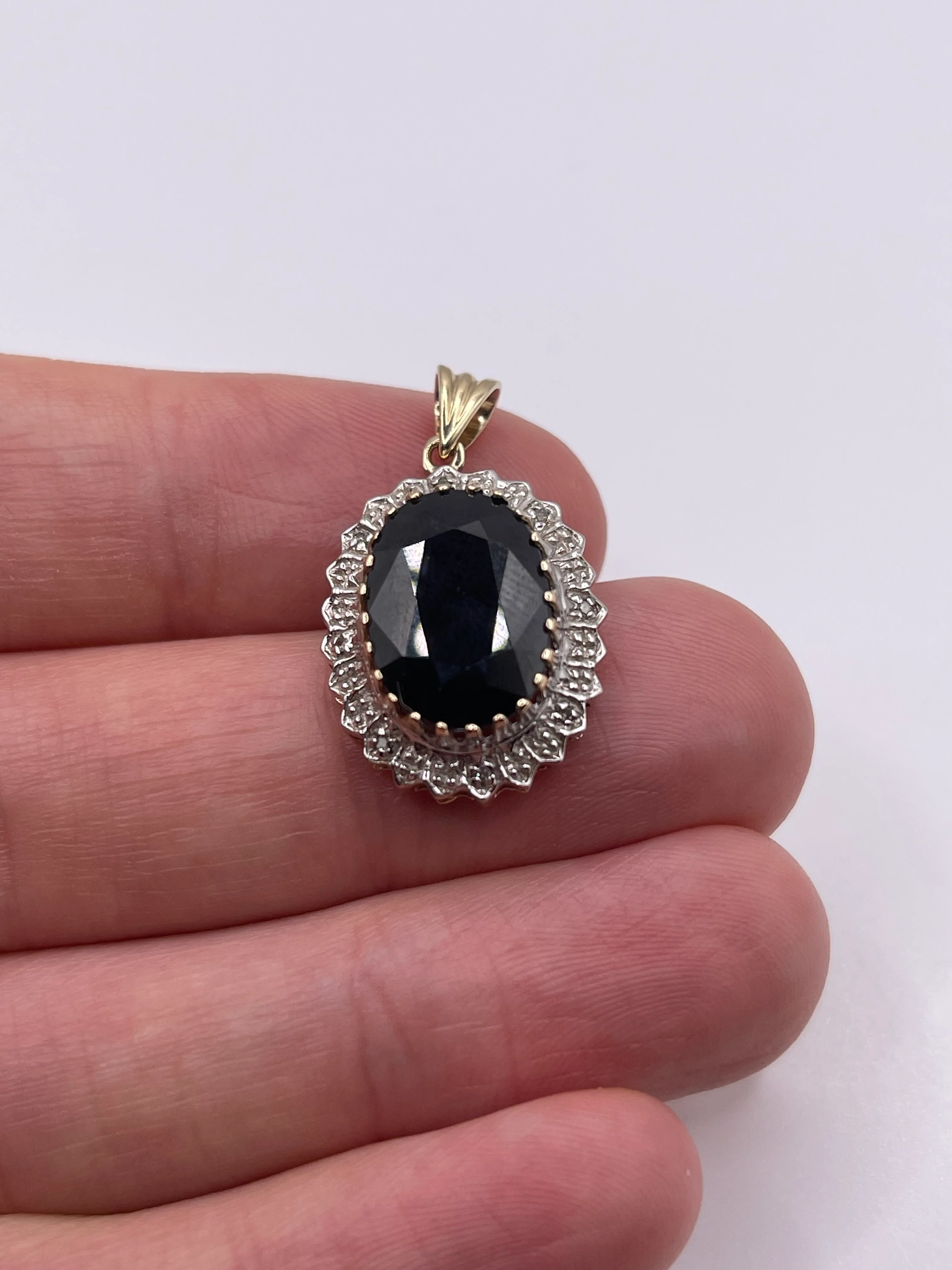 9ct gold sapphire and diamond pendant - Image 2