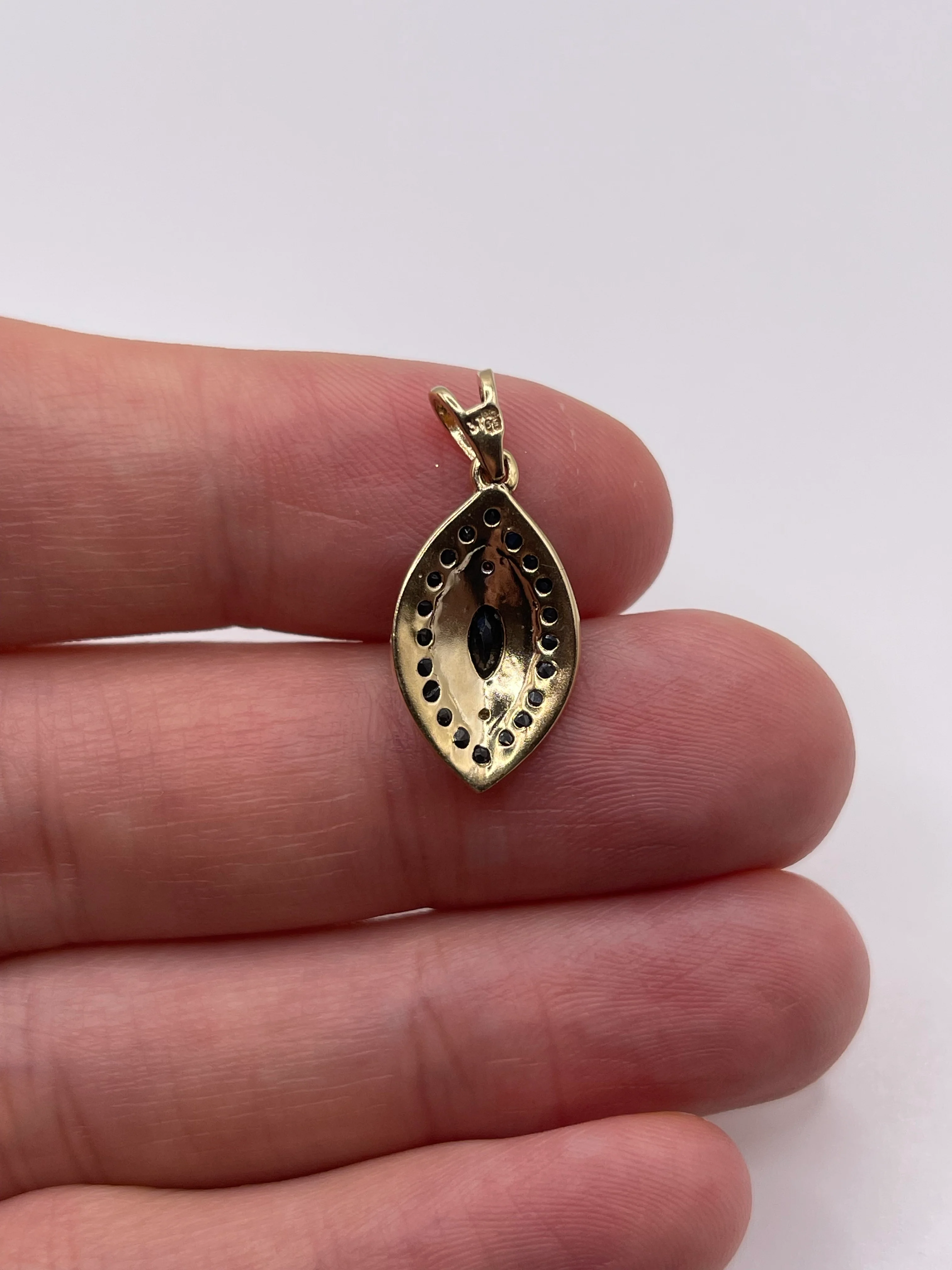 9ct gold sapphire and diamond pendant - Image 2