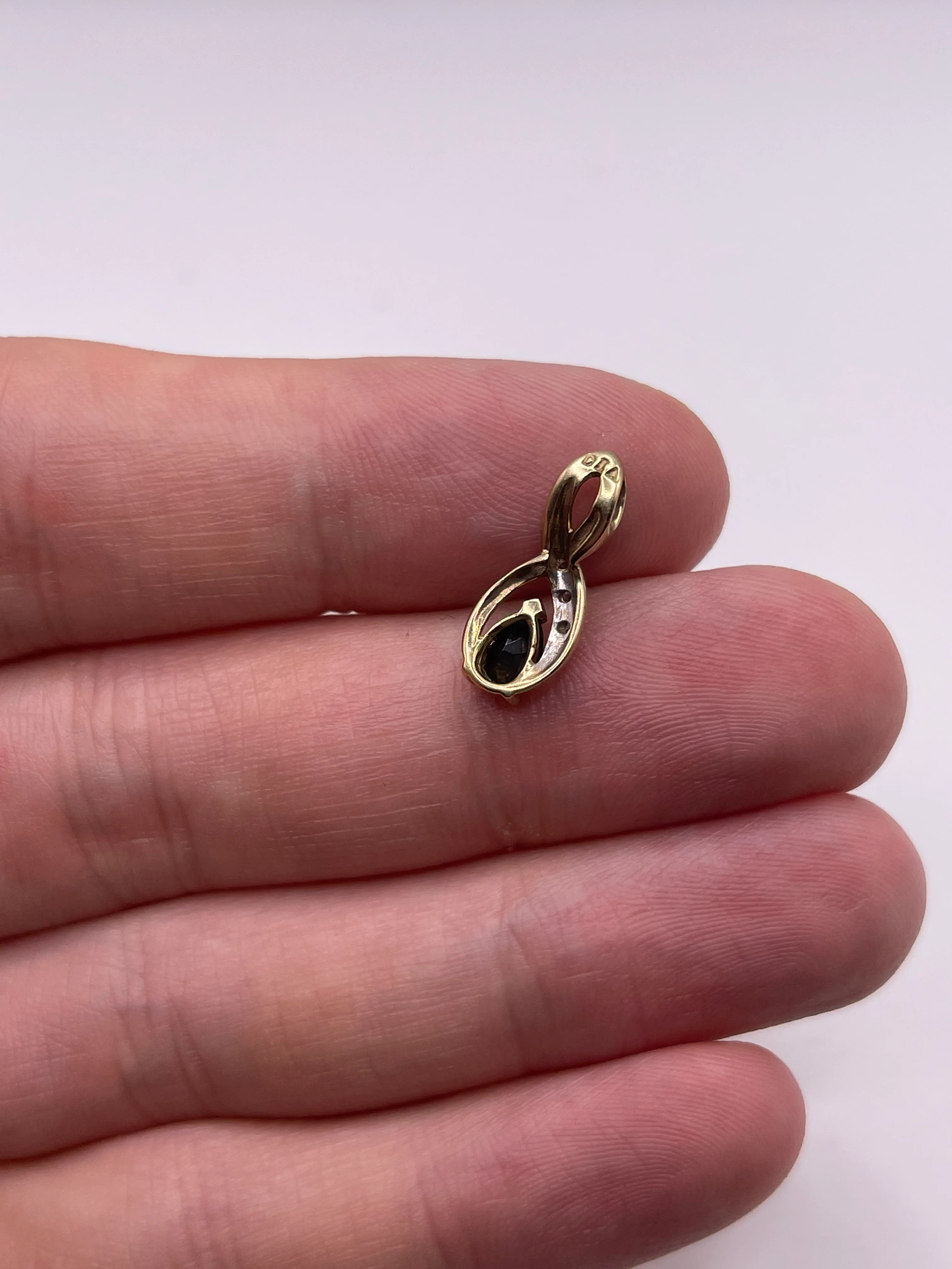 9ct gold sapphire and diamond pendant - Image 3