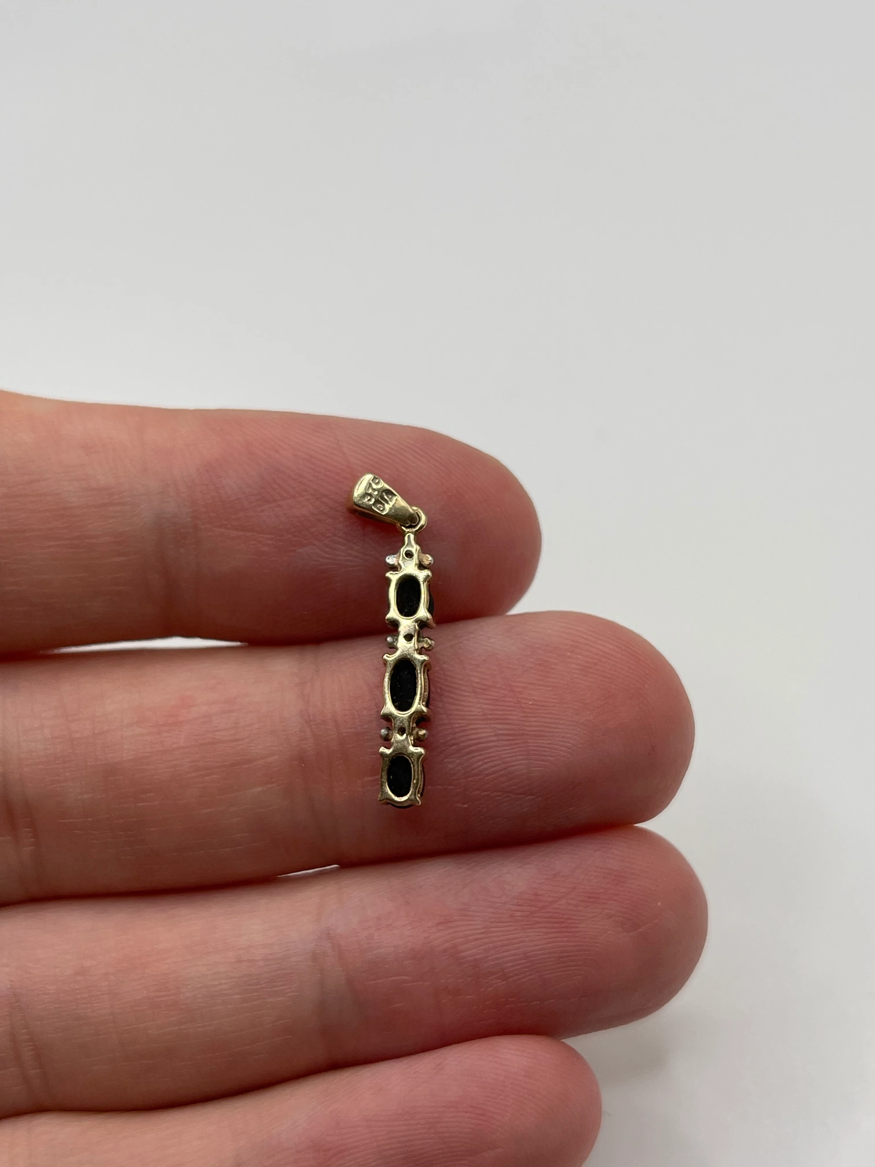 9ct gold sapphire and diamond pendant - Image 2