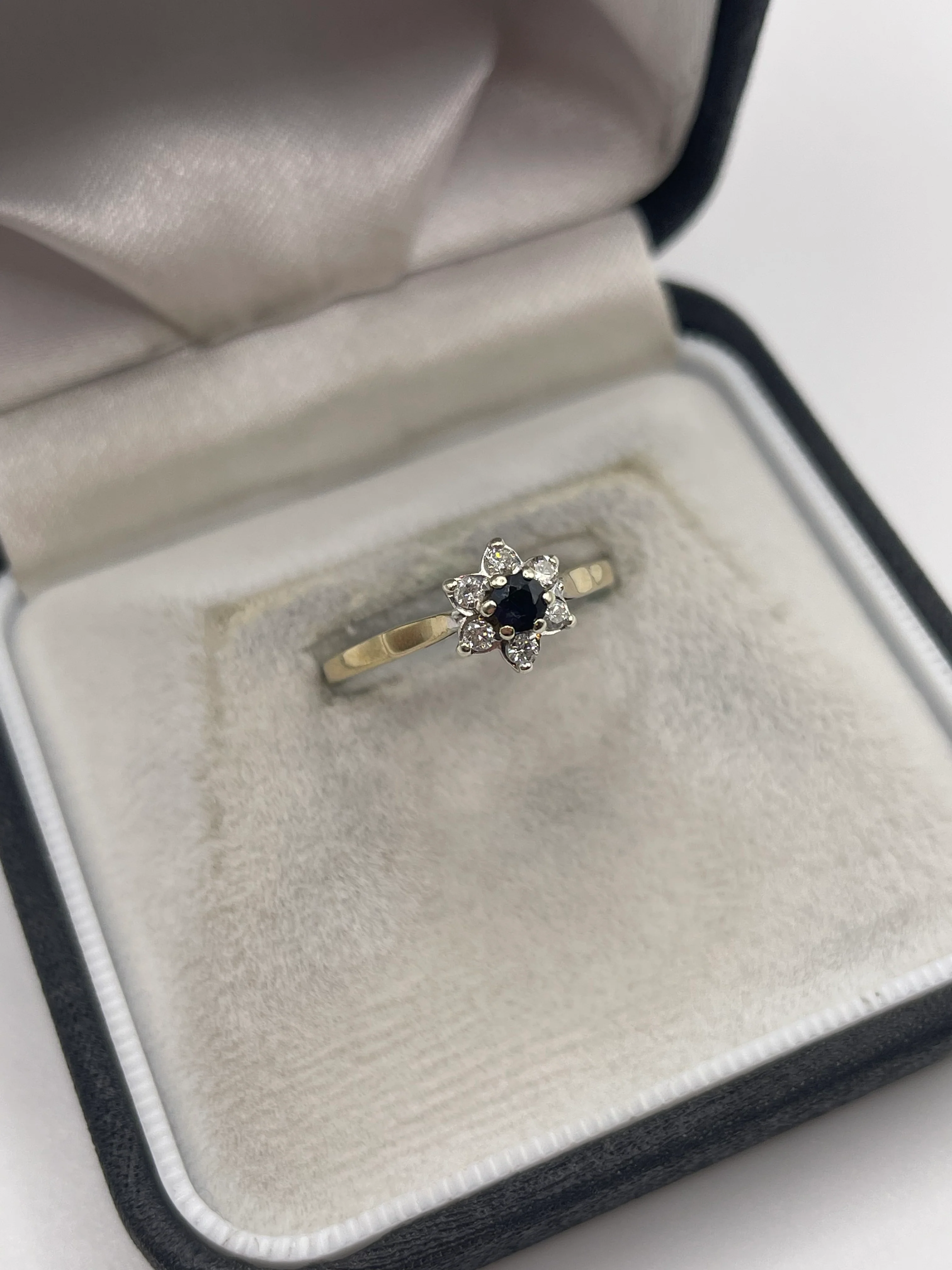 9ct gold sapphire and diamond ring - Image 2