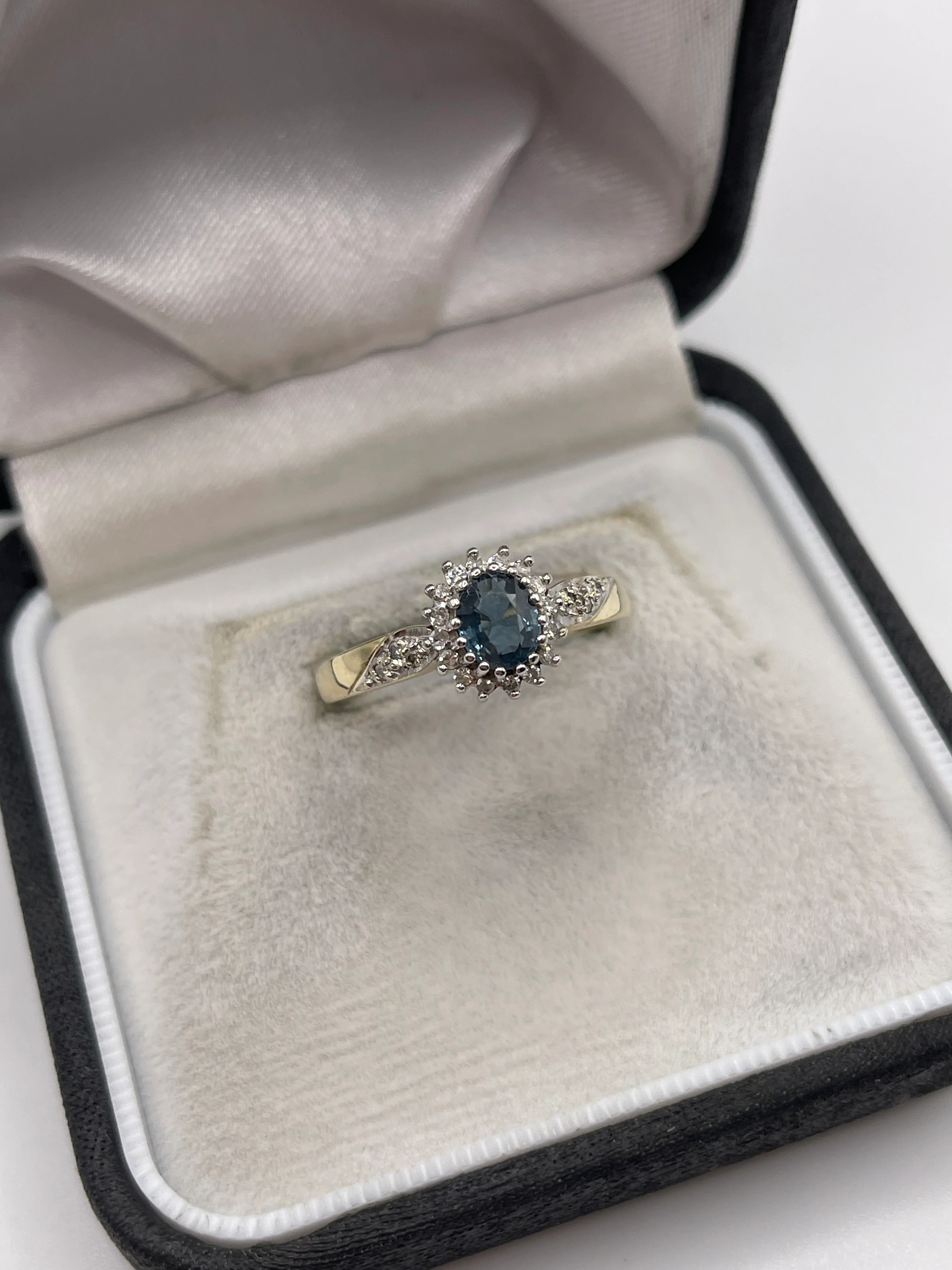 9ct gold sapphire and diamond ring - Image 2