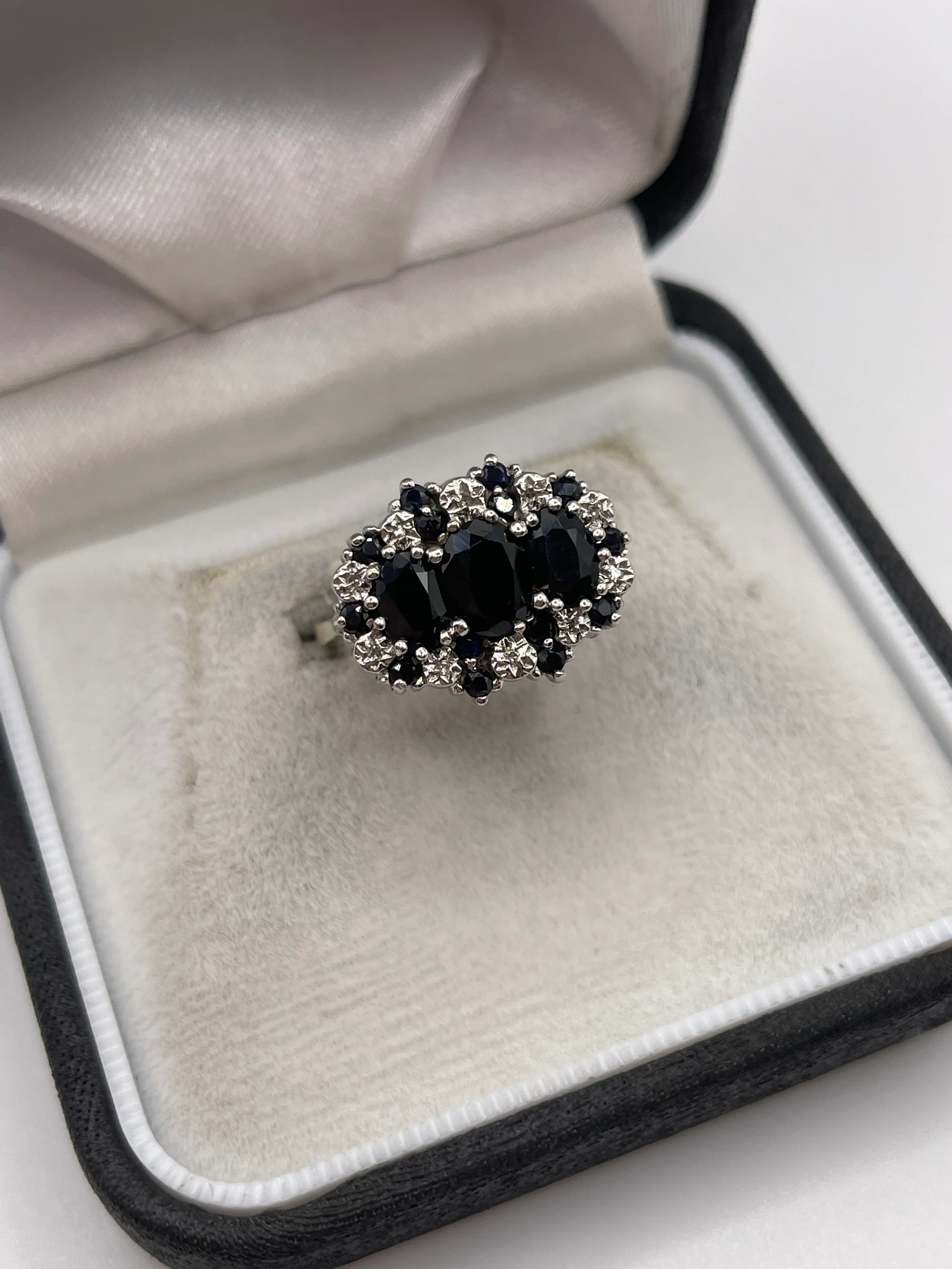 9ct gold sapphire and diamond ring - Image 2