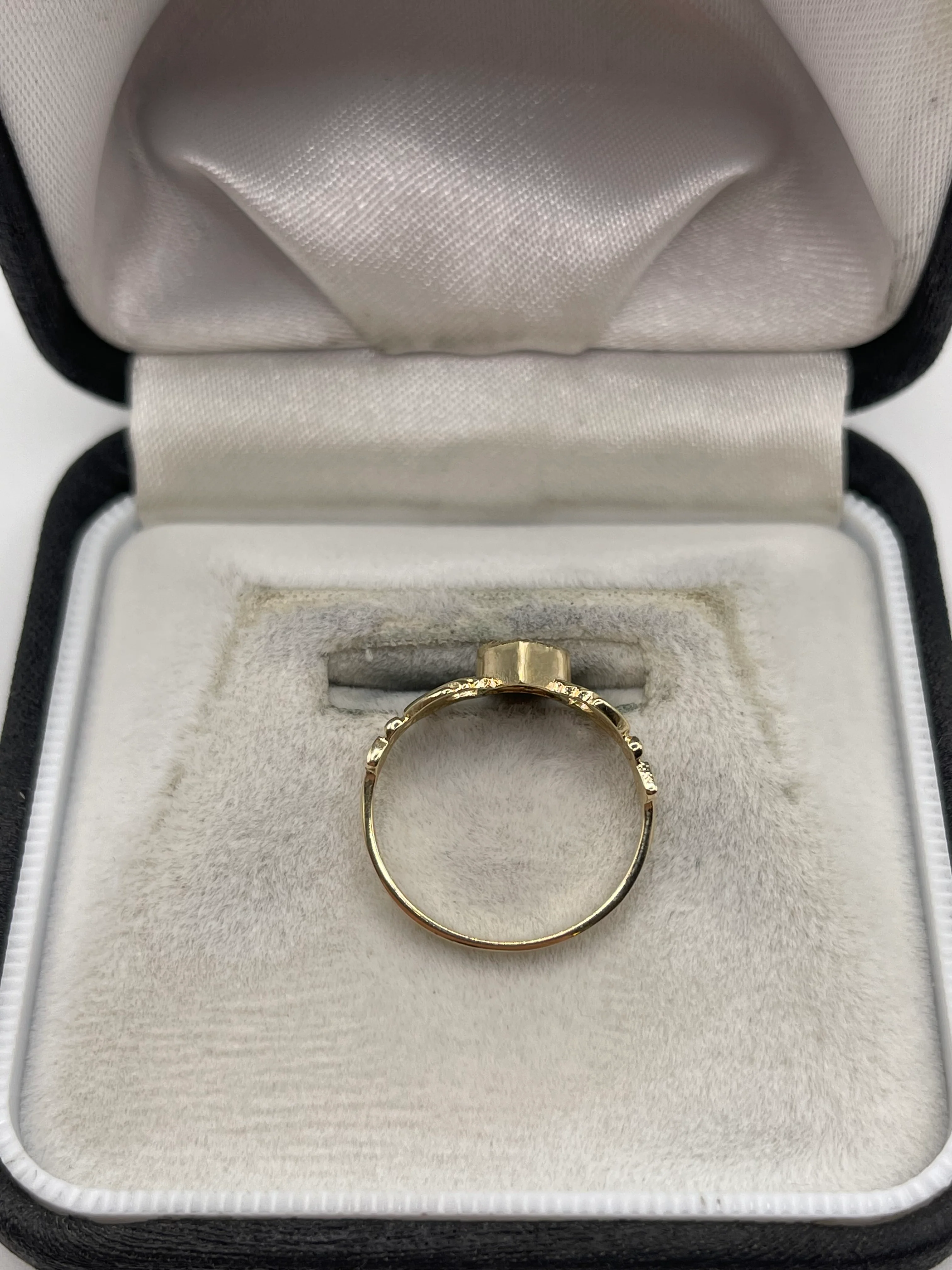 9ct gold sapphire claddagh ring - Image 3
