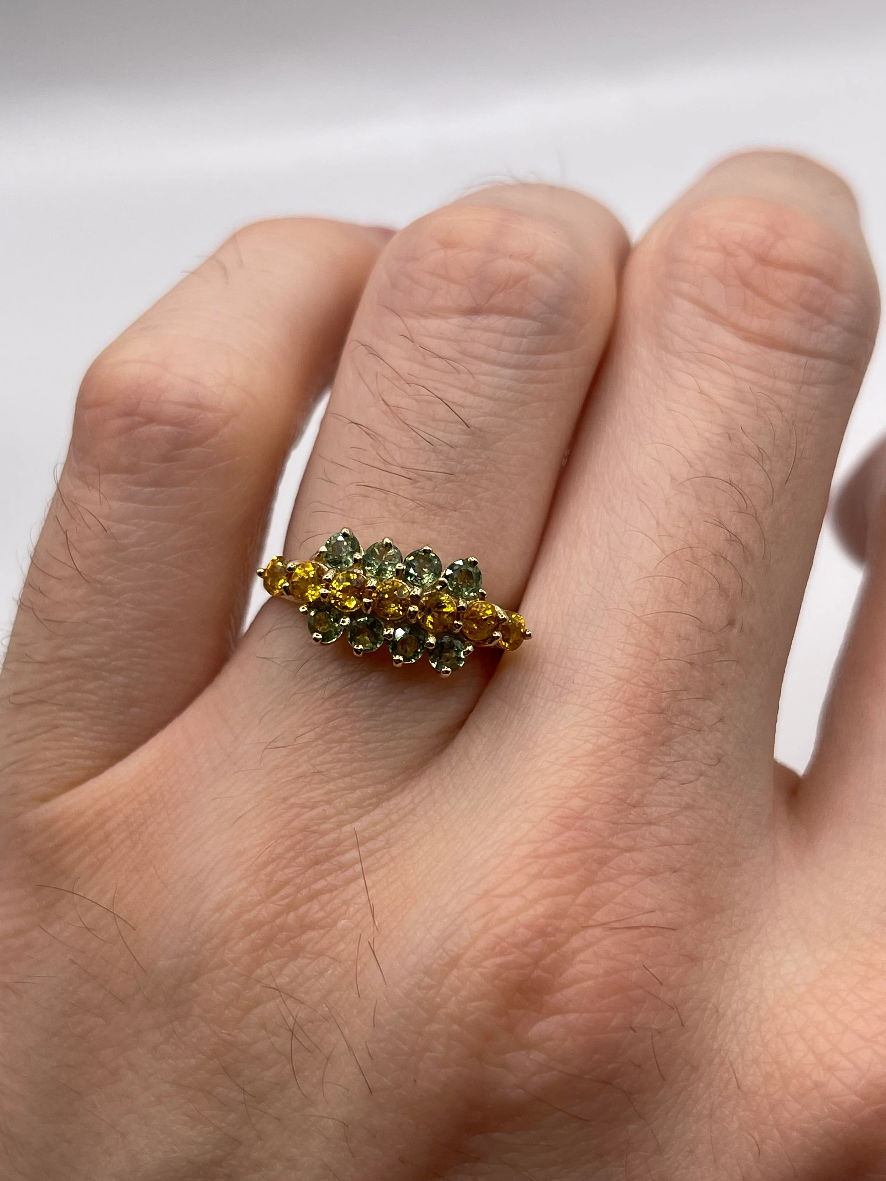 9ct gold sapphire cluster ring - Image 4