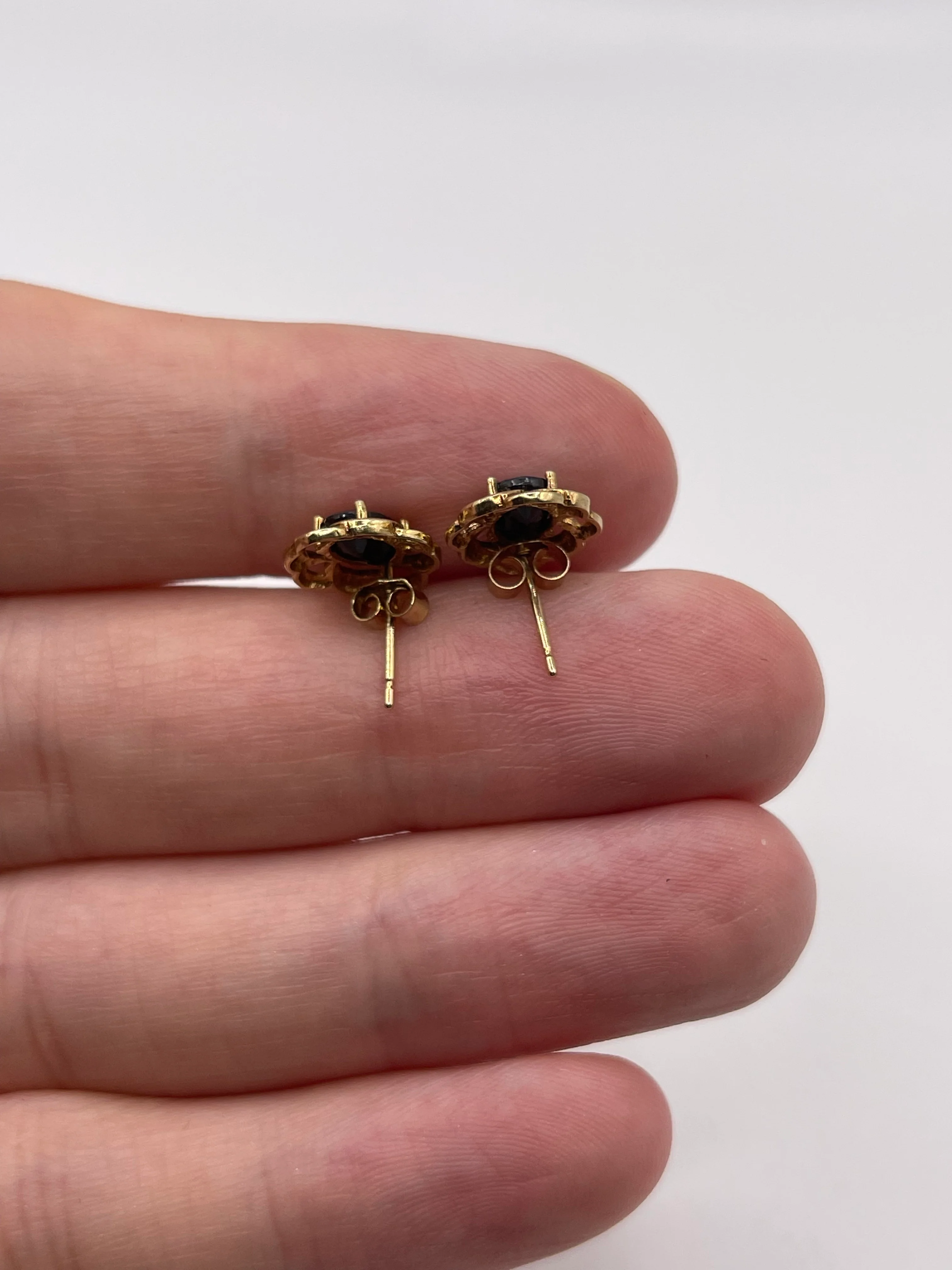 9ct gold sapphire earrings - Image 3