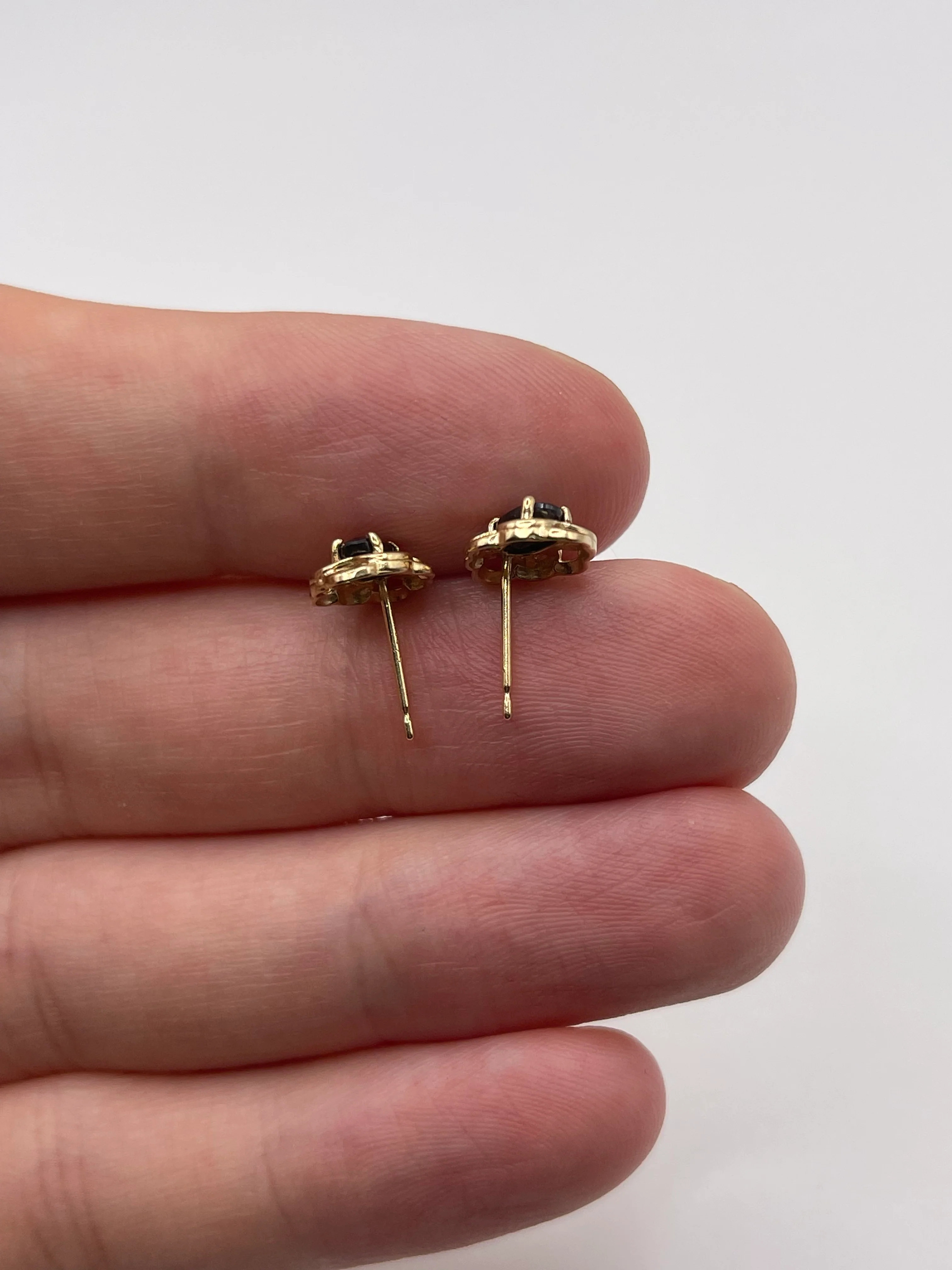 9ct gold sapphire earrings - Image 3