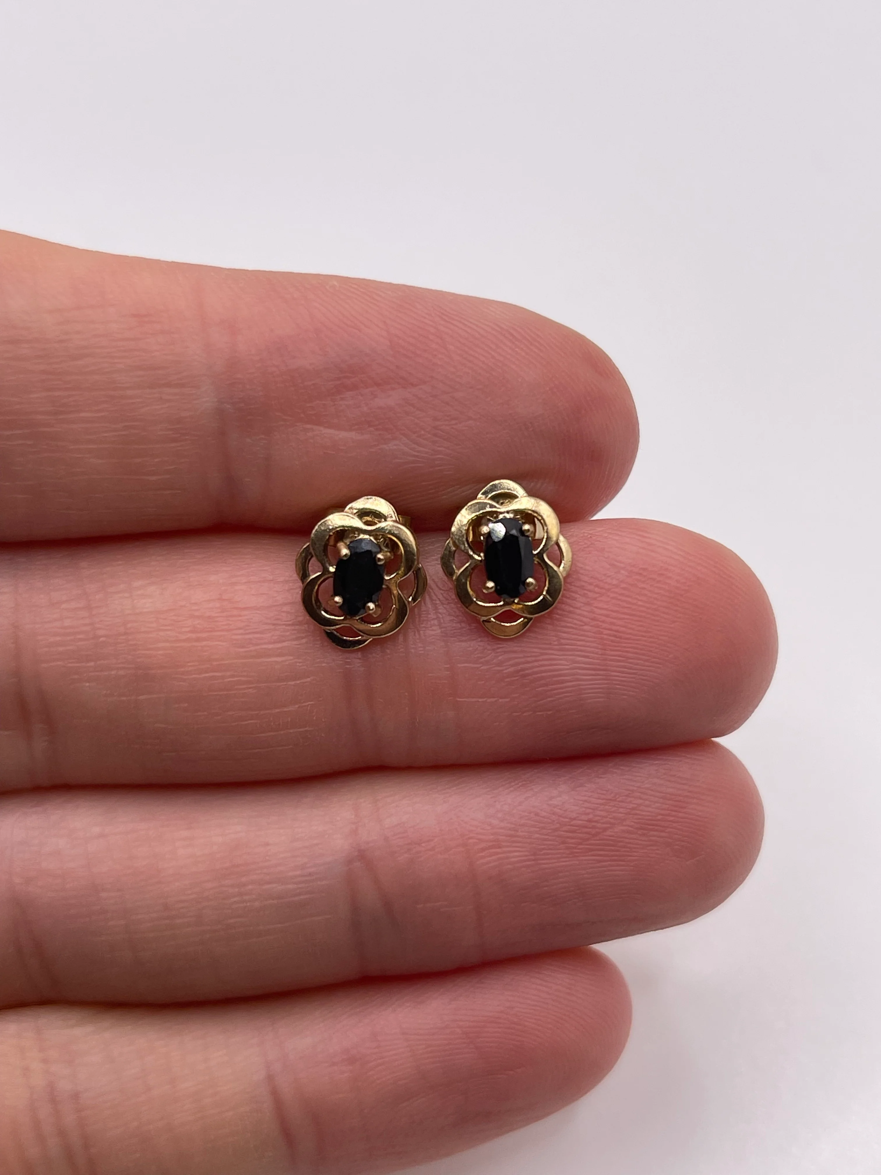 9ct gold sapphire earrings