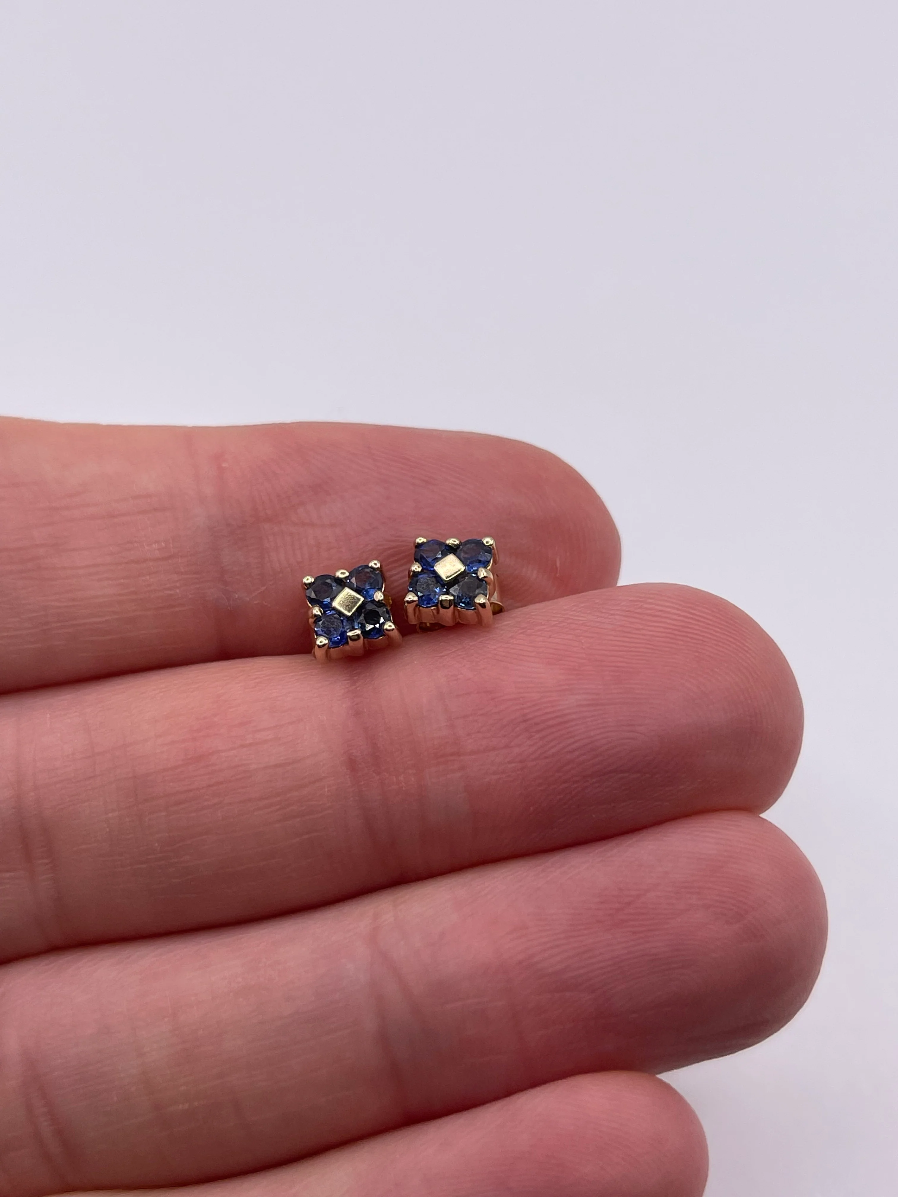 9ct gold sapphire earrings - Image 2