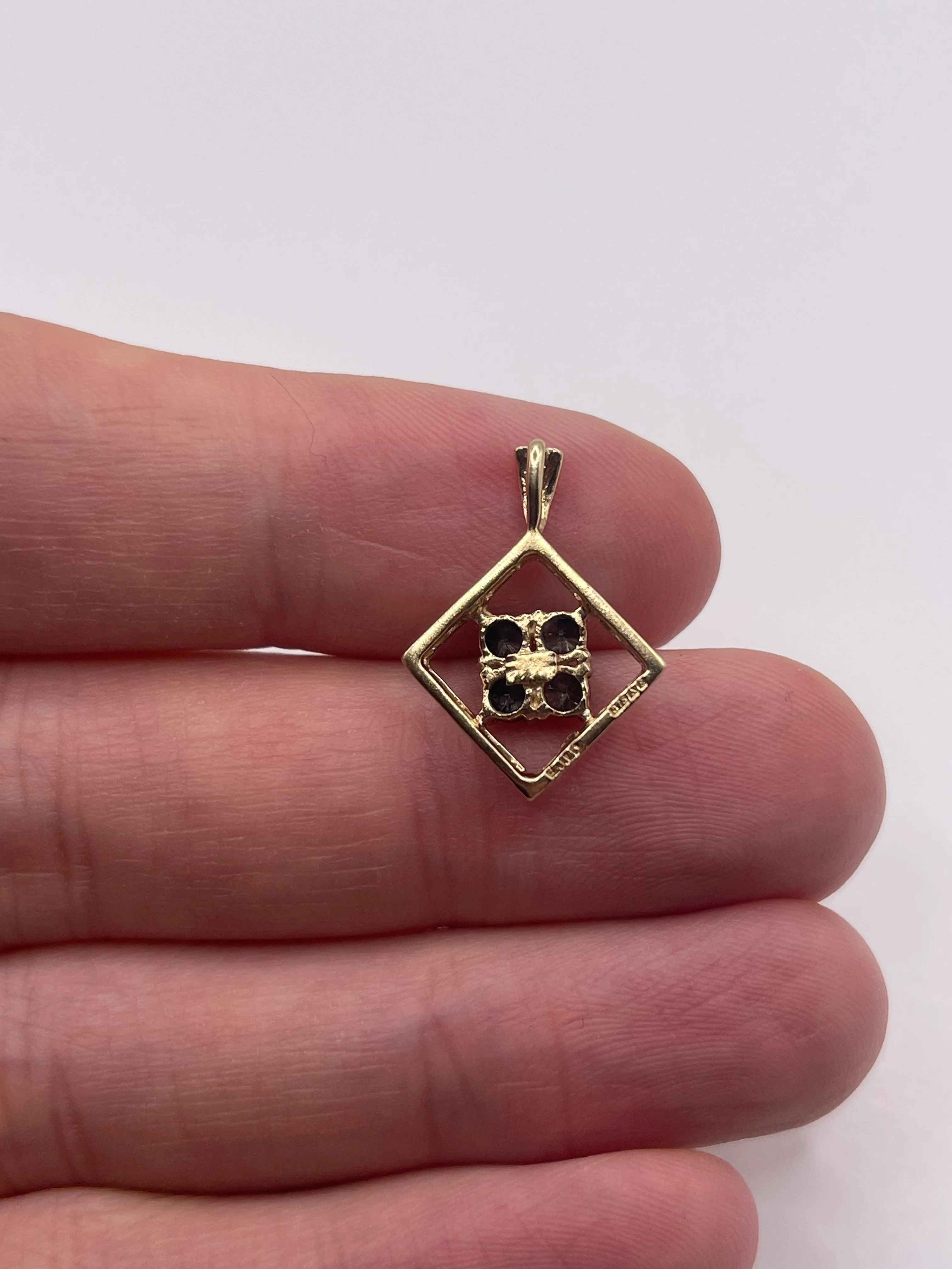 9ct gold sapphire pendant - Image 2
