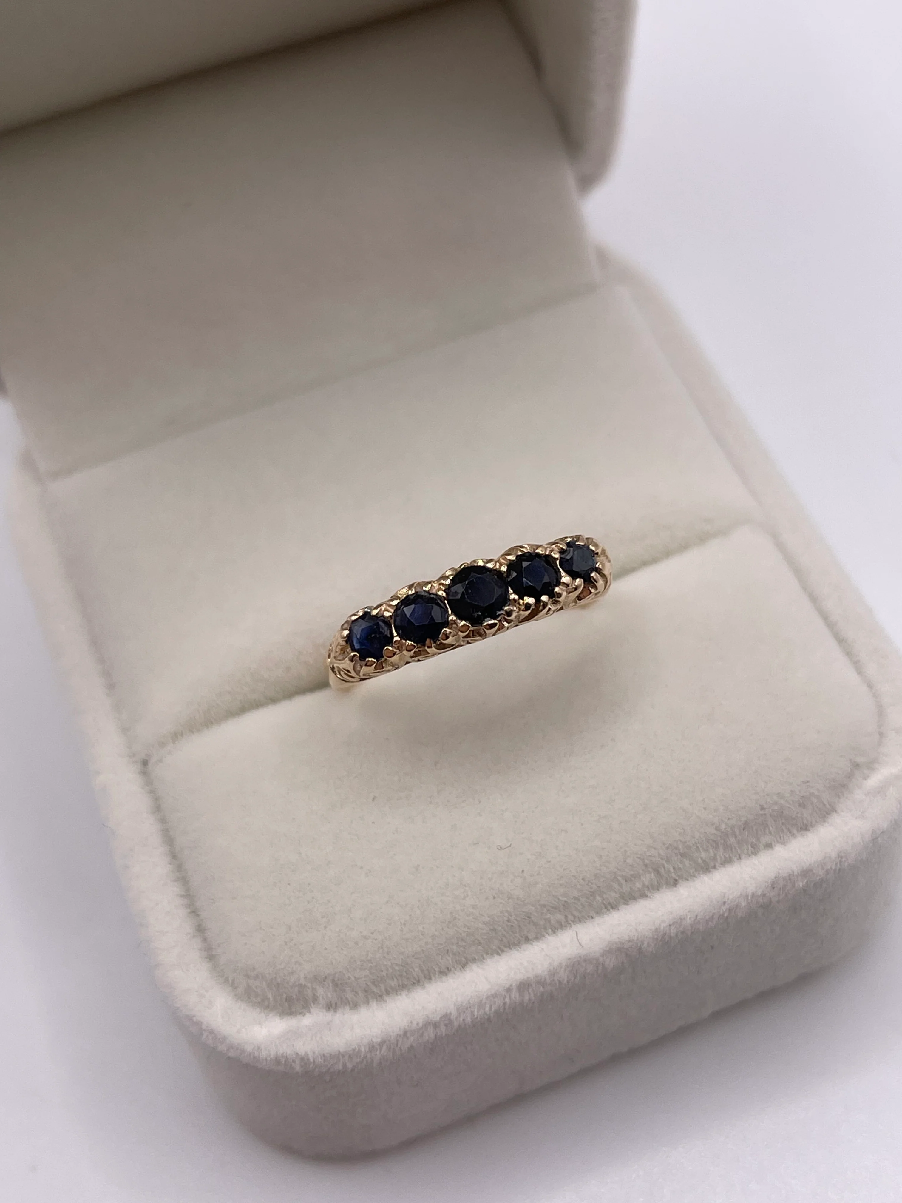 9ct gold sapphire ring - Image 2