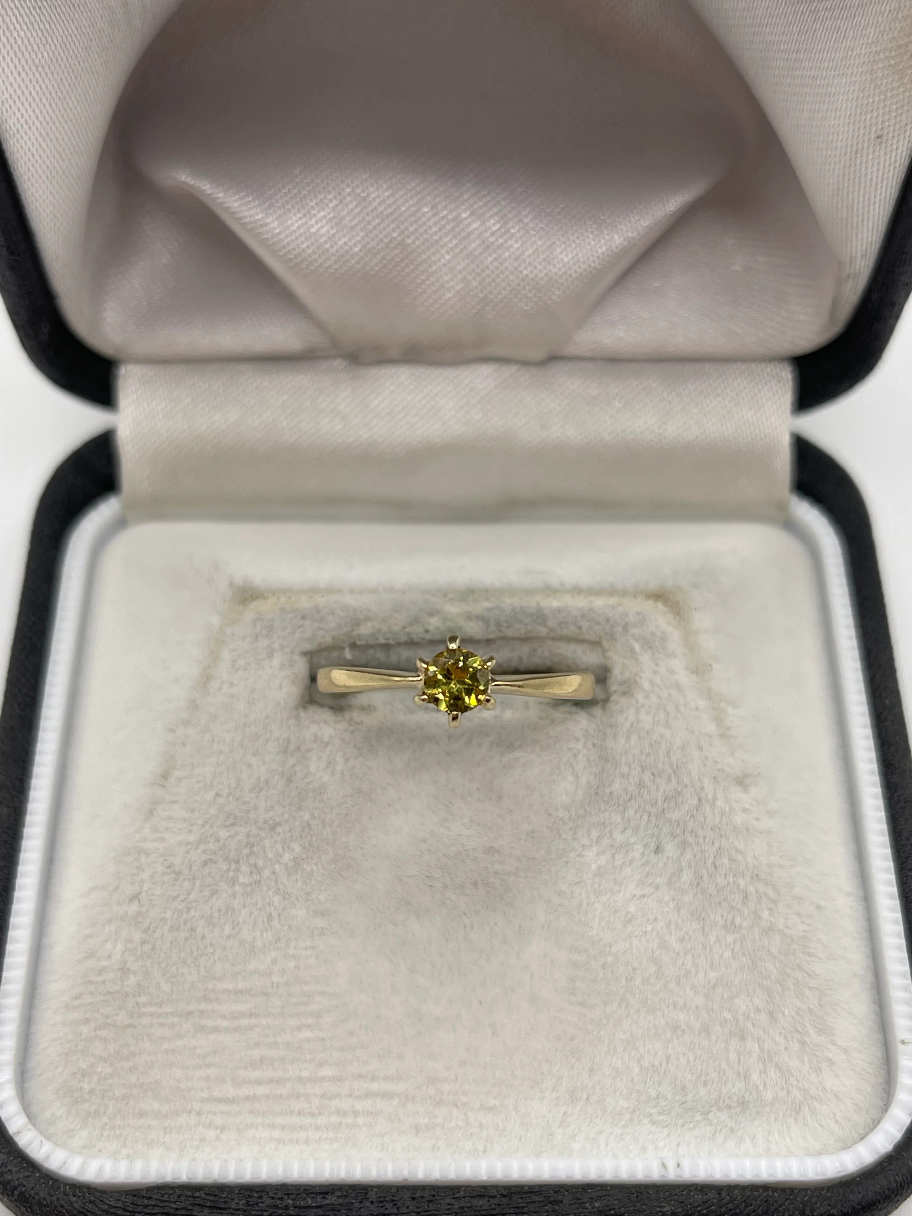 9ct gold sphene ring
