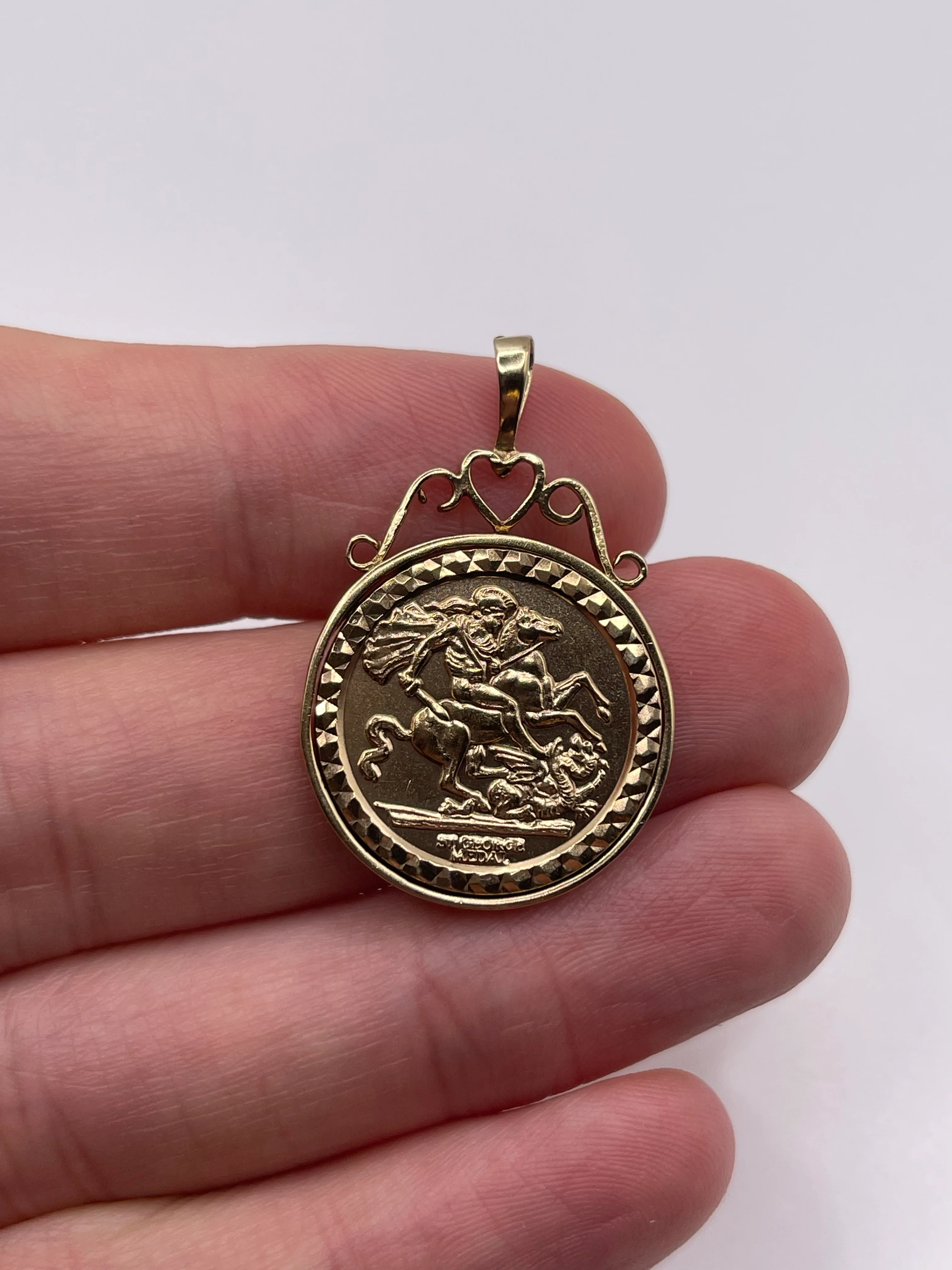 9ct gold St George medallion pendant