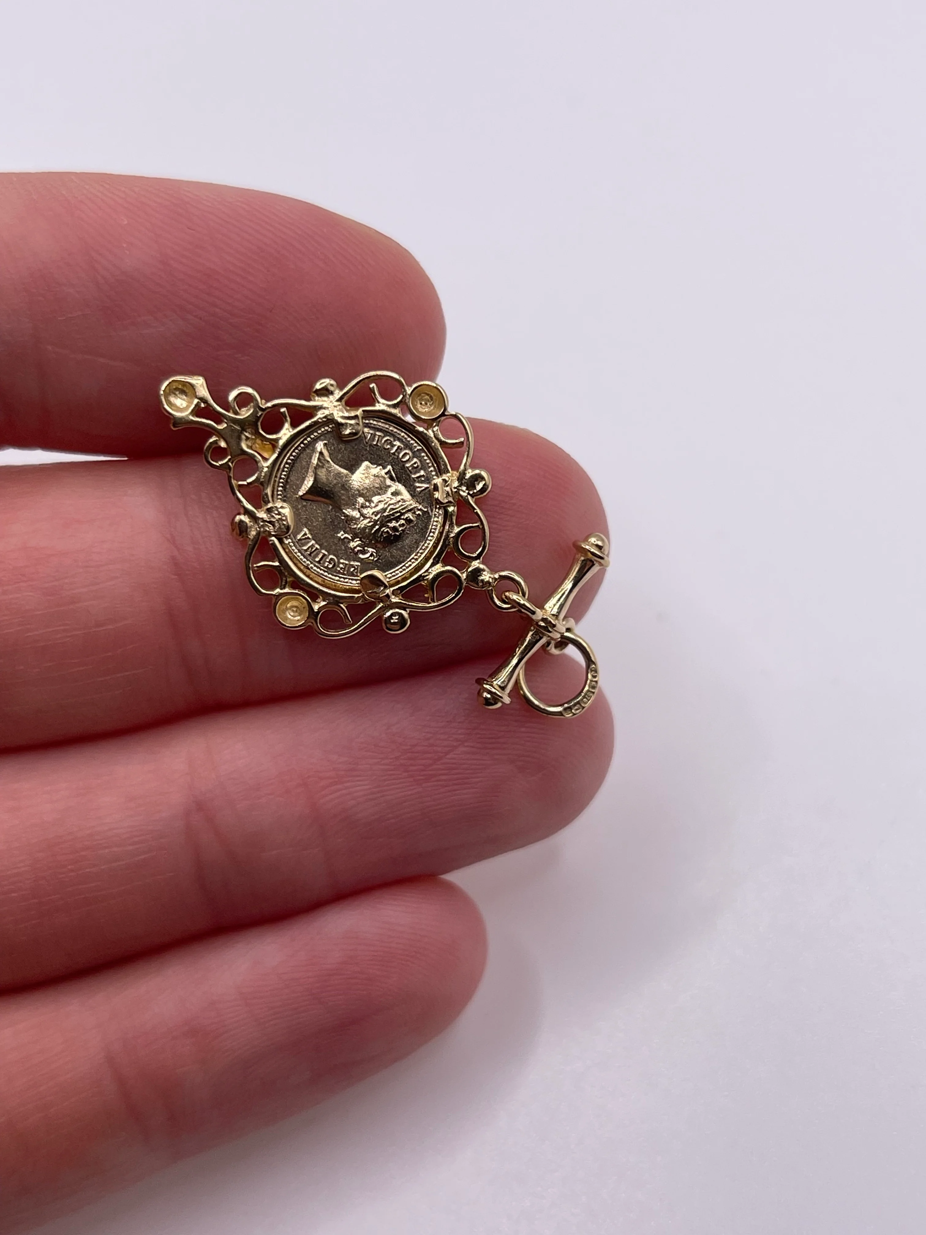 9ct gold St George medallion pendant - Image 2