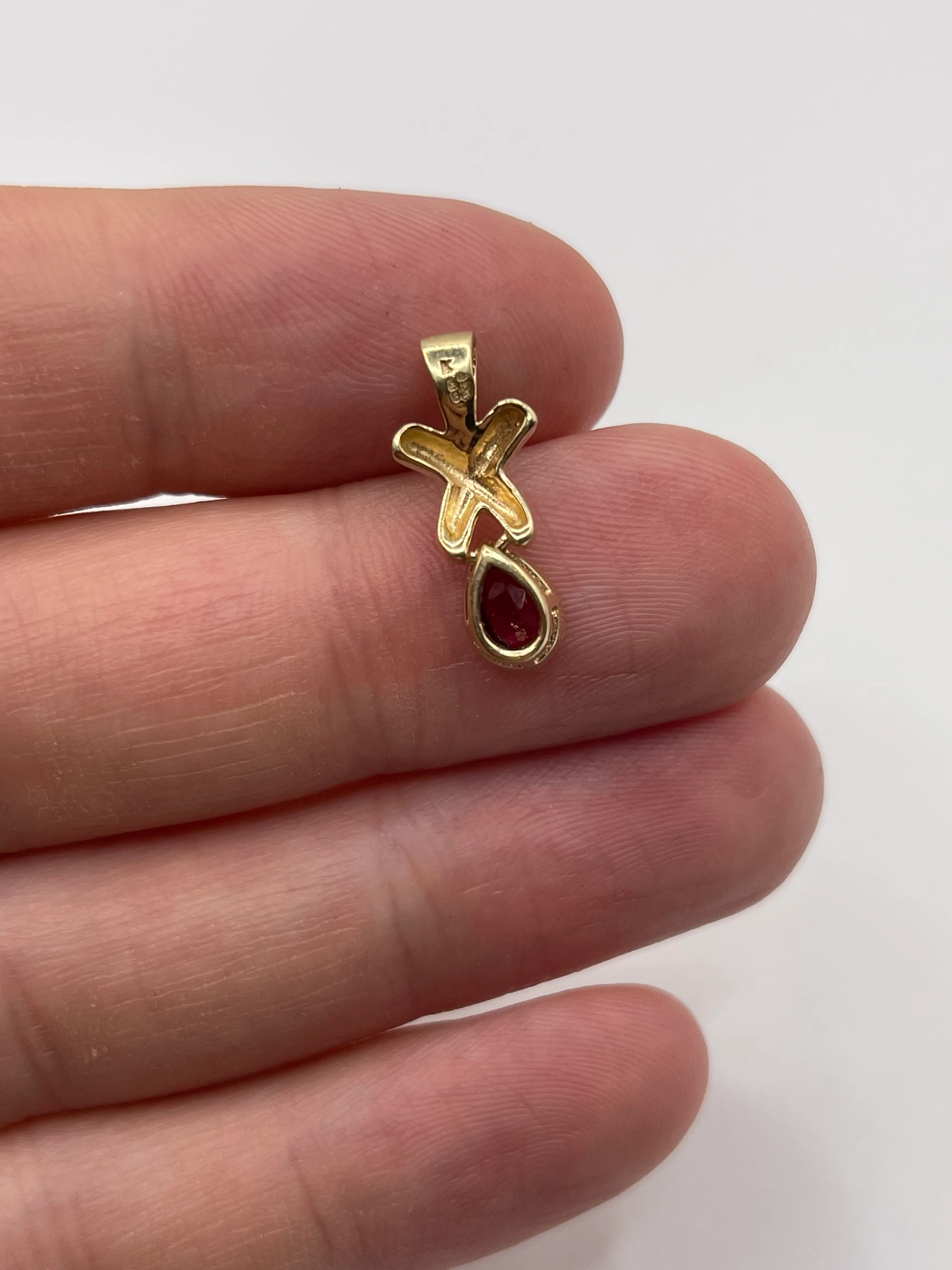 9ct gold synthetic ruby pendant - Image 2