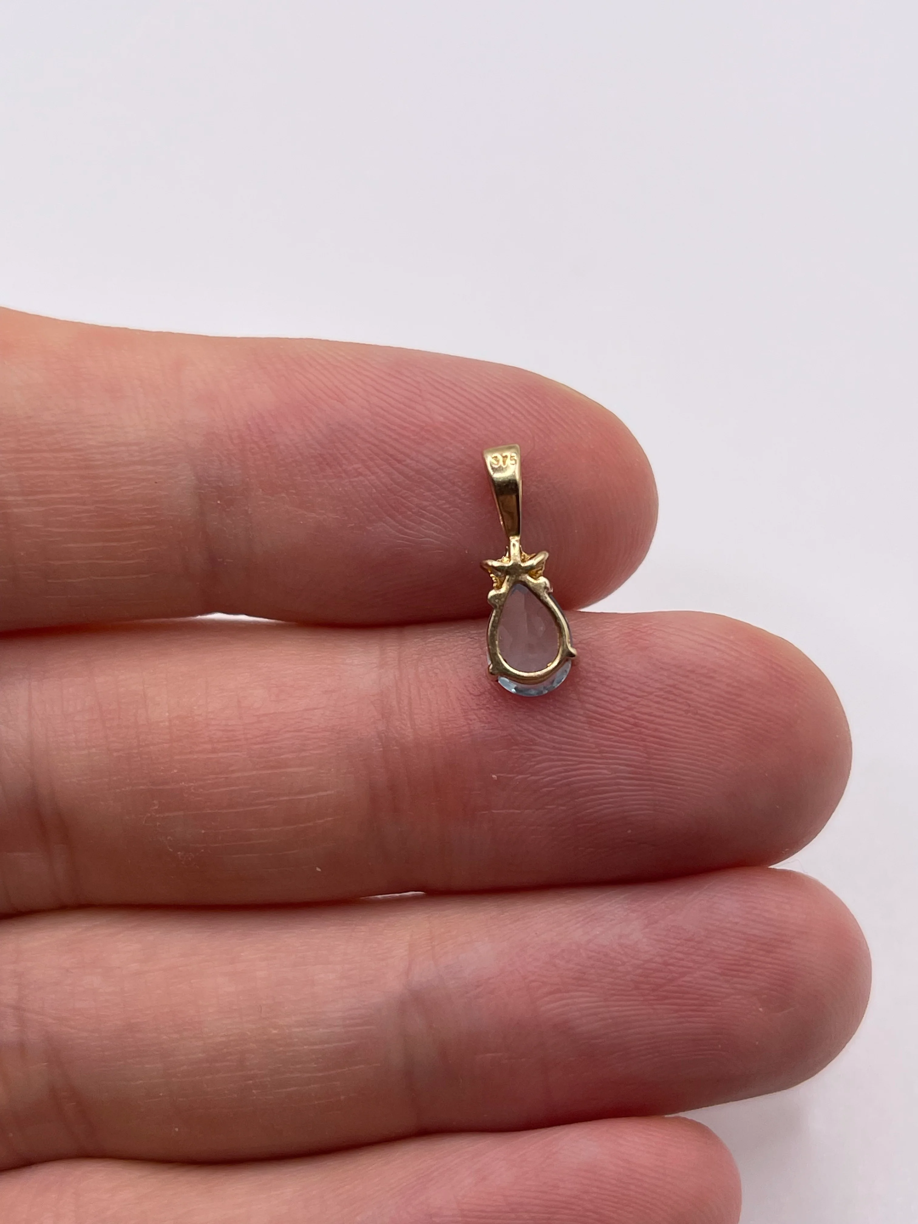 9ct gold topaz and diamond pendant - Image 2