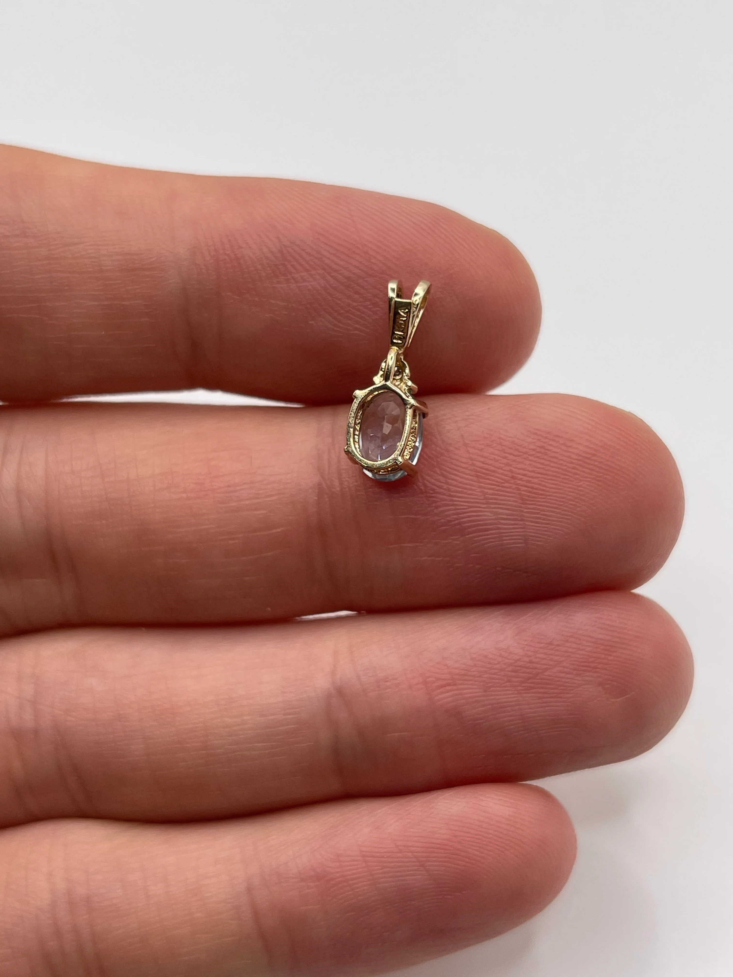 9ct gold topaz and diamond pendant - Image 2