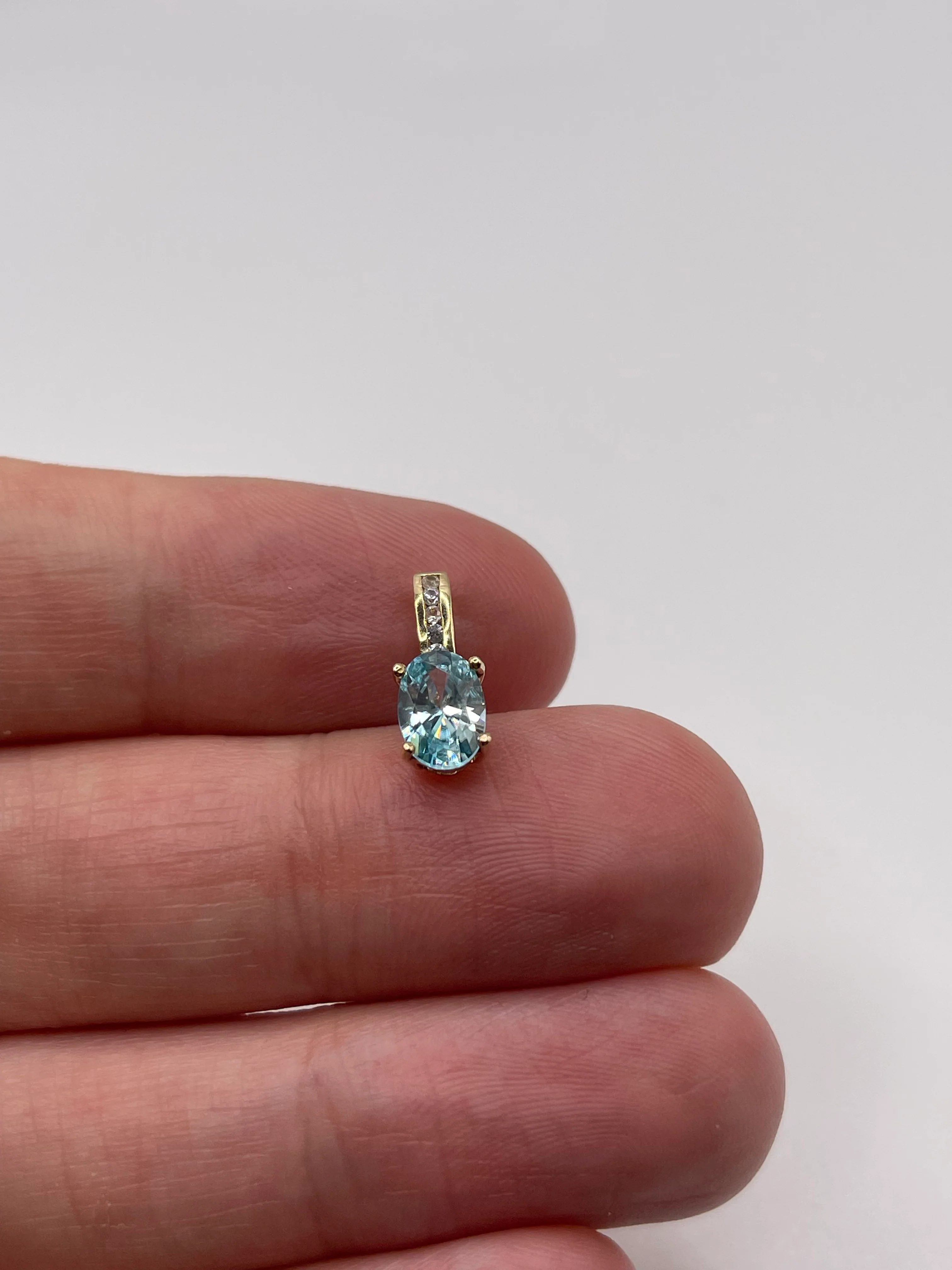 9ct gold zircon pendant - Image 2