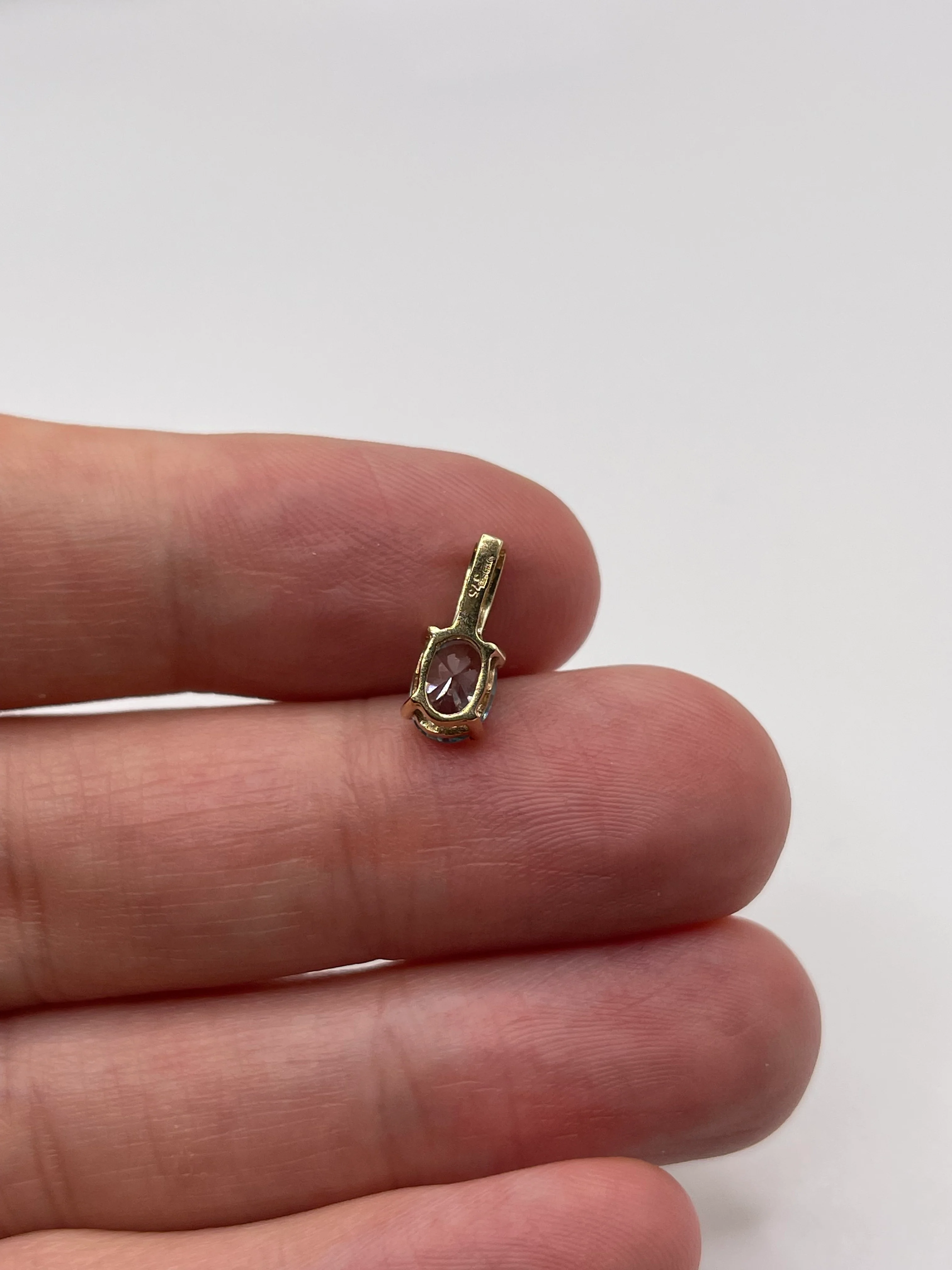 9ct gold zircon pendant - Image 3