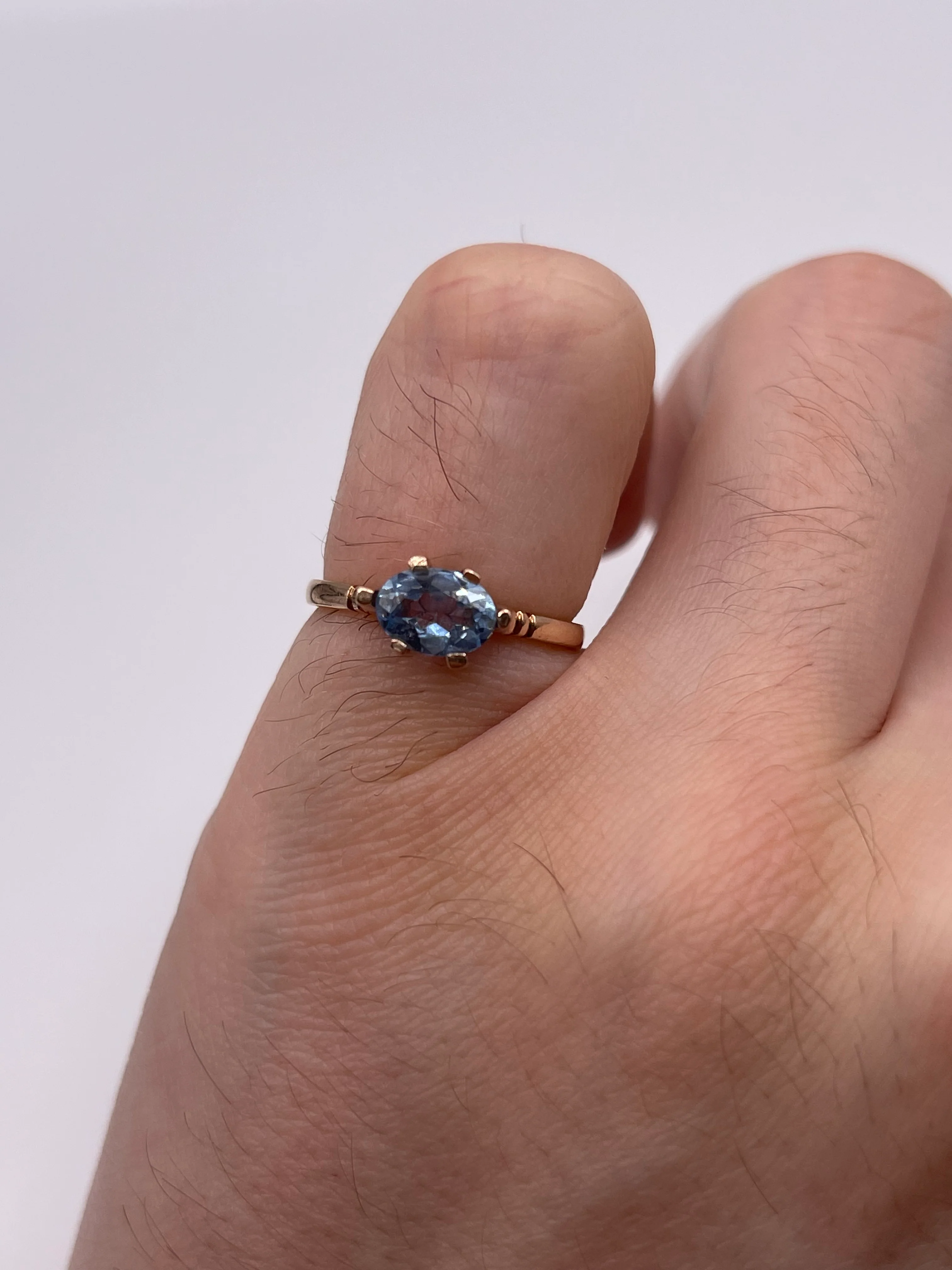 9ct rose gold synthetic spinel ring - Image 4