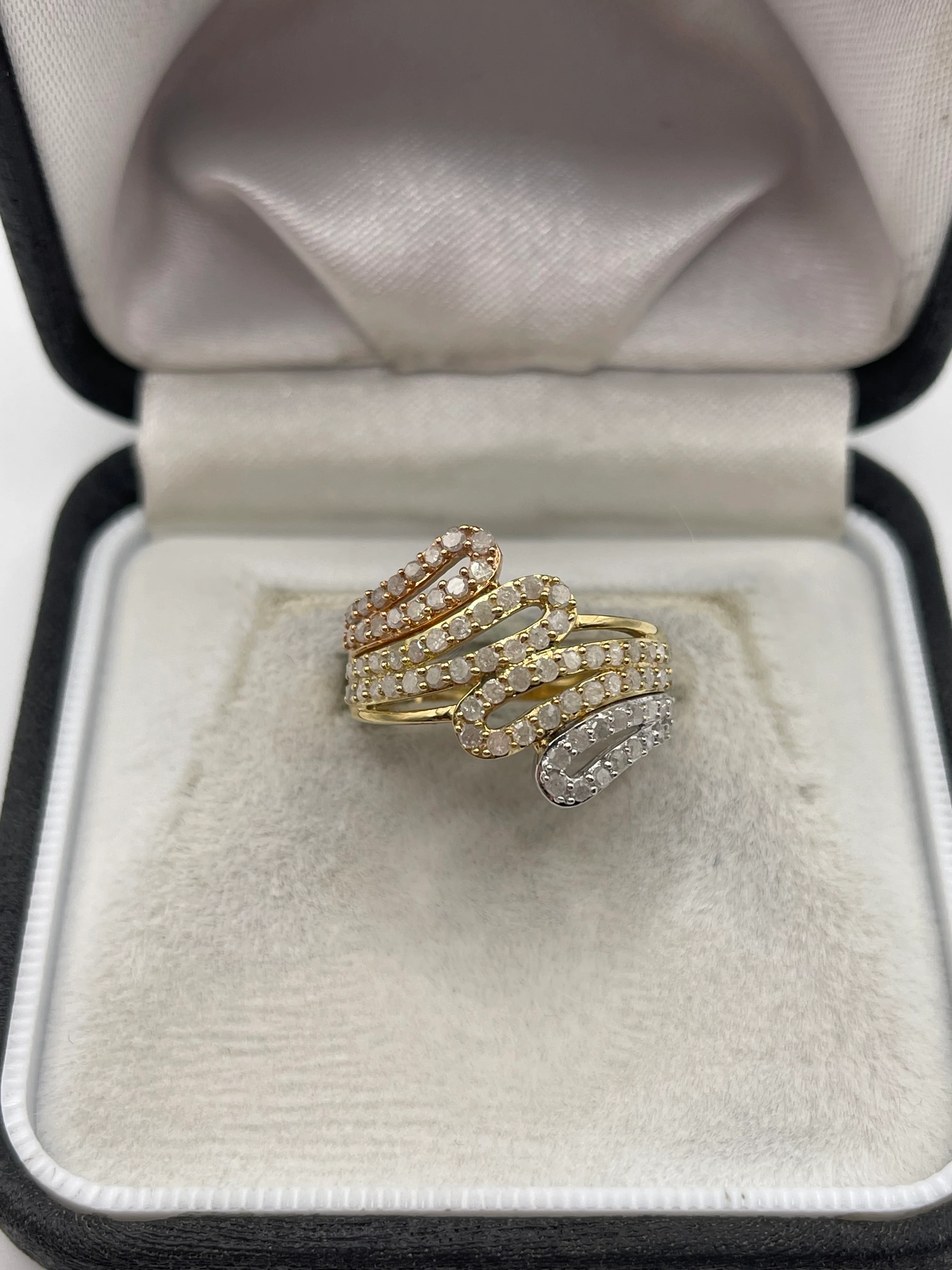 9ct tri gold diamond cluster ring