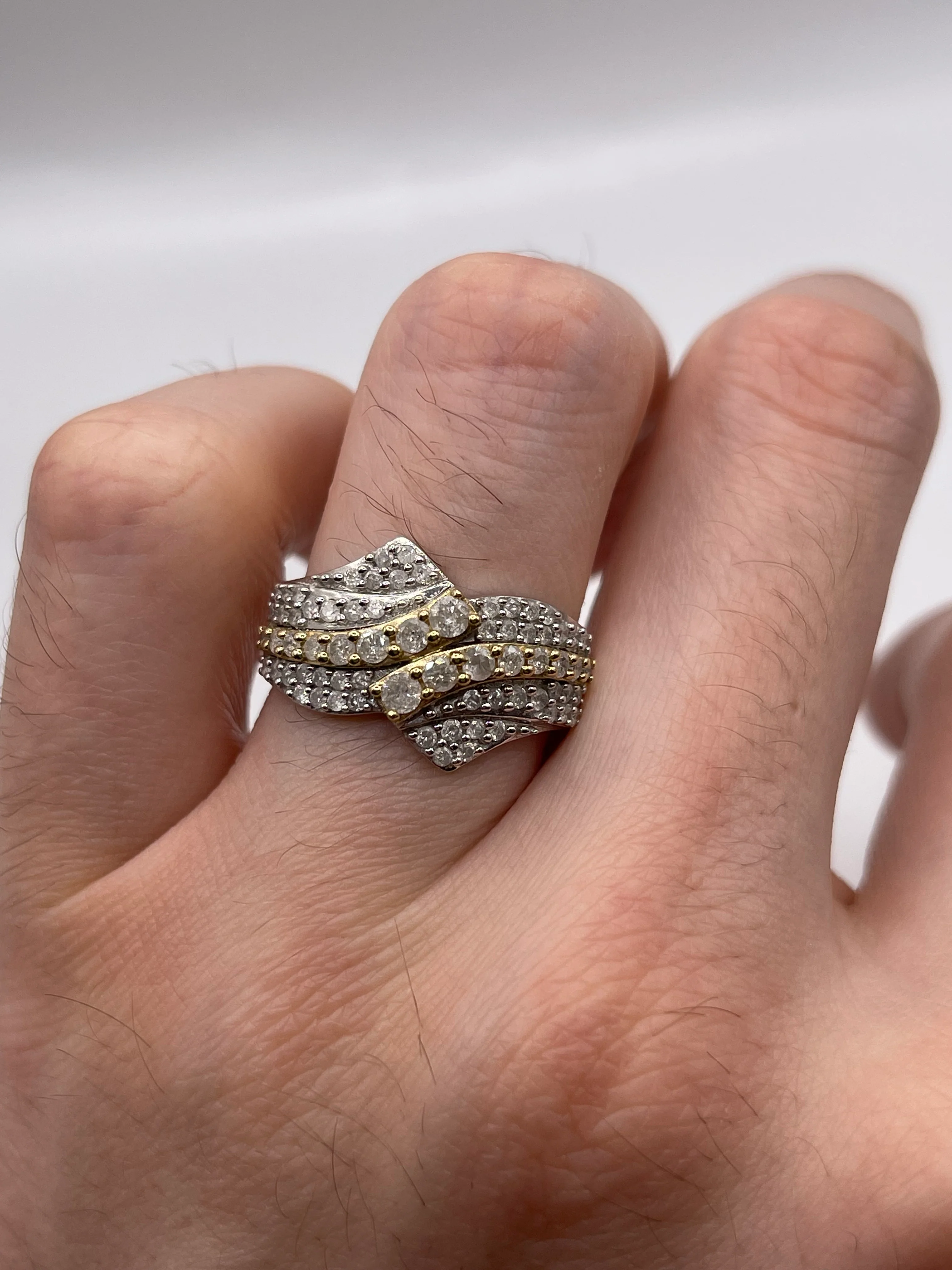 9ct two tone gold diamond cluster ring - Image 4