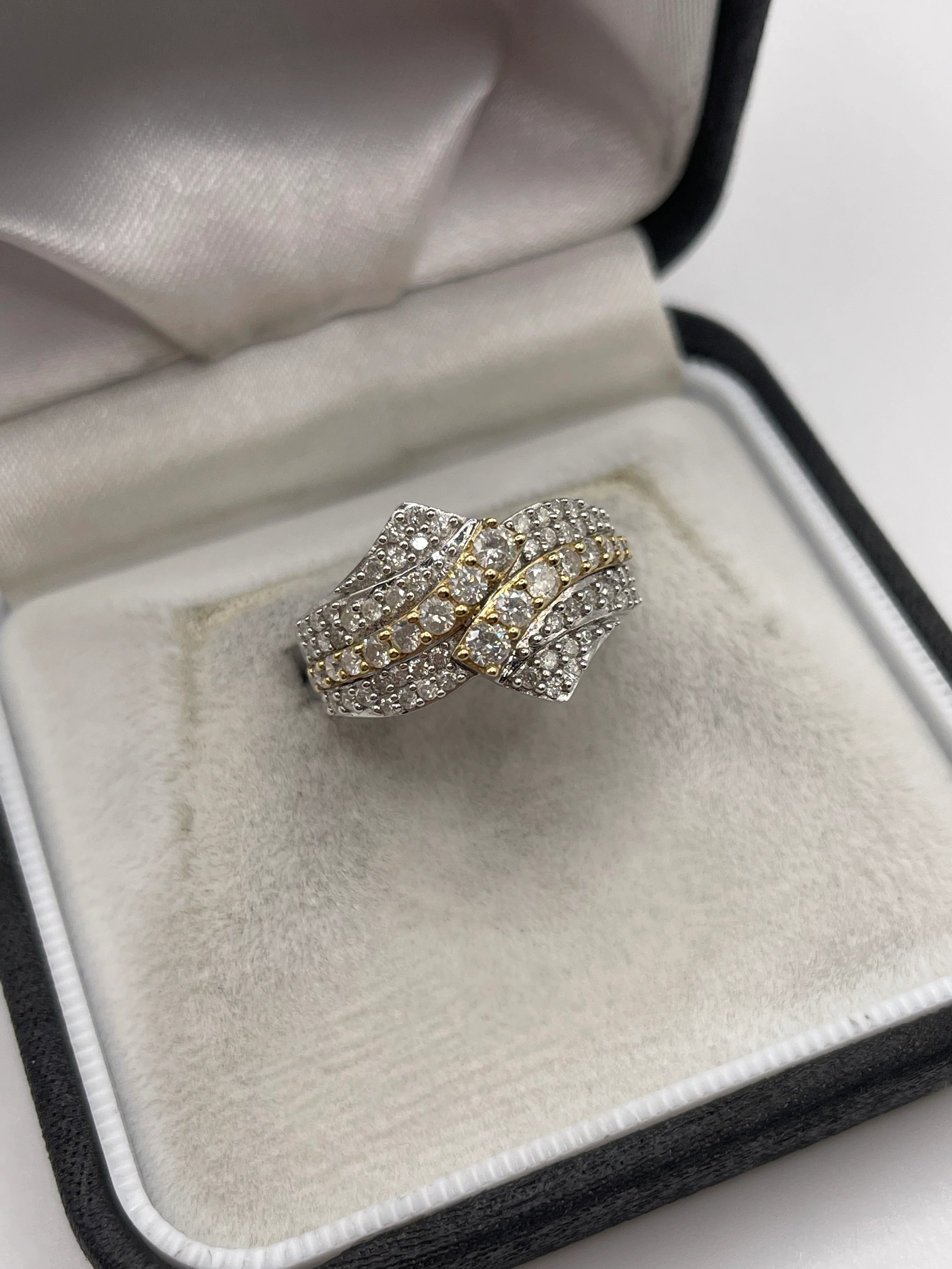 9ct two tone gold diamond cluster ring - Image 2