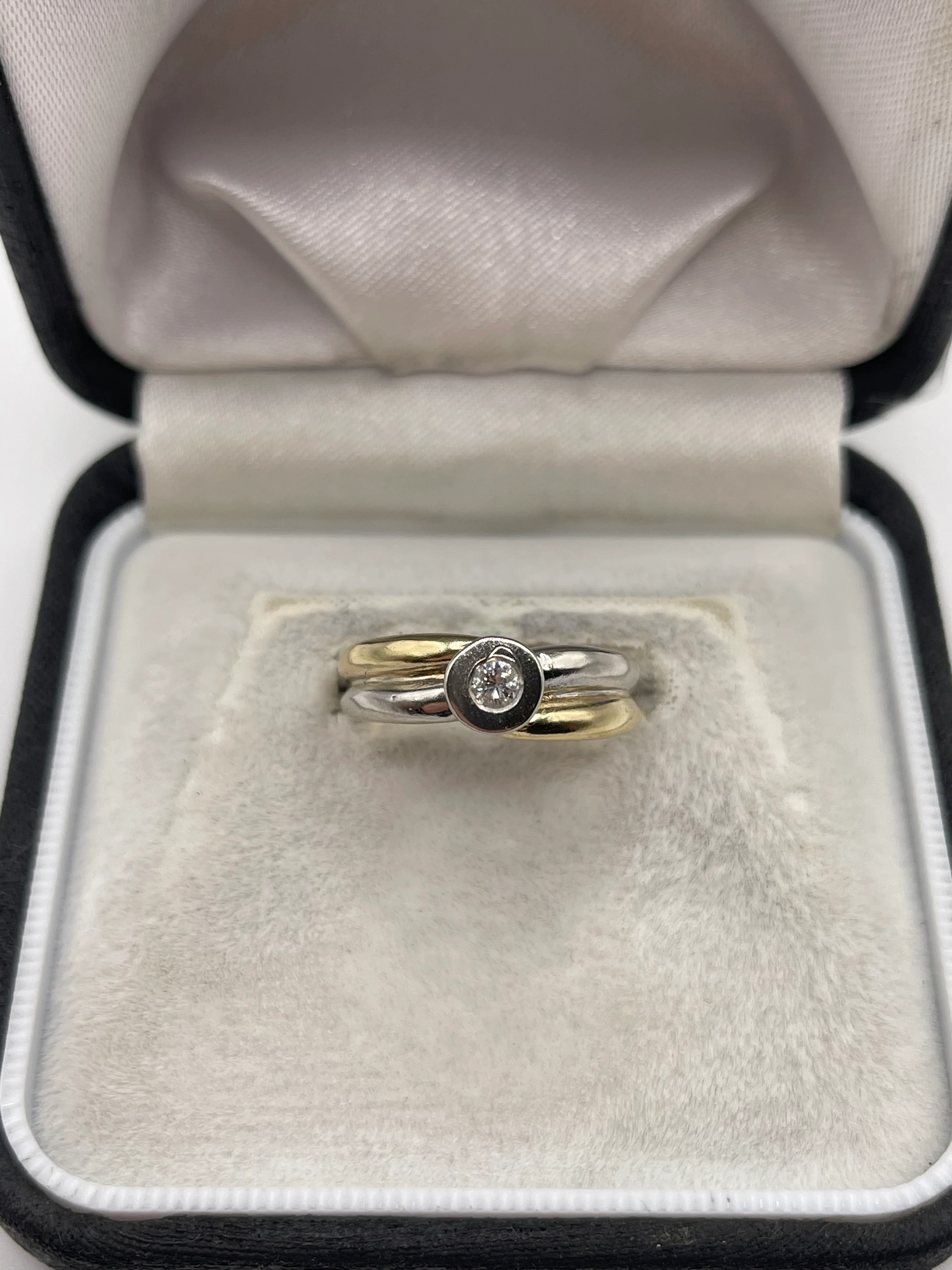 9ct two tone gold diamond ring