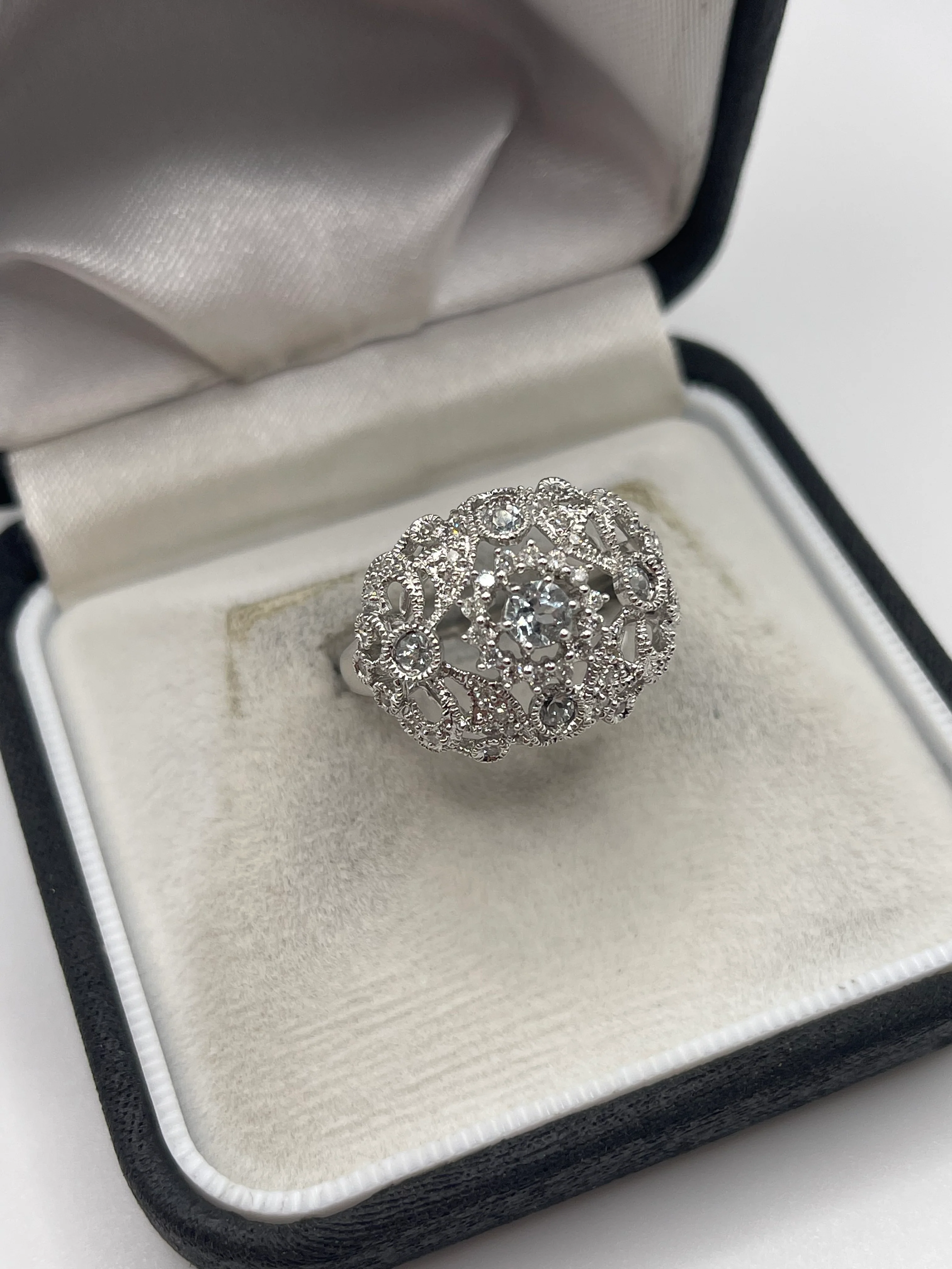 9ct white gold aquamarine and diamond ring - Image 2