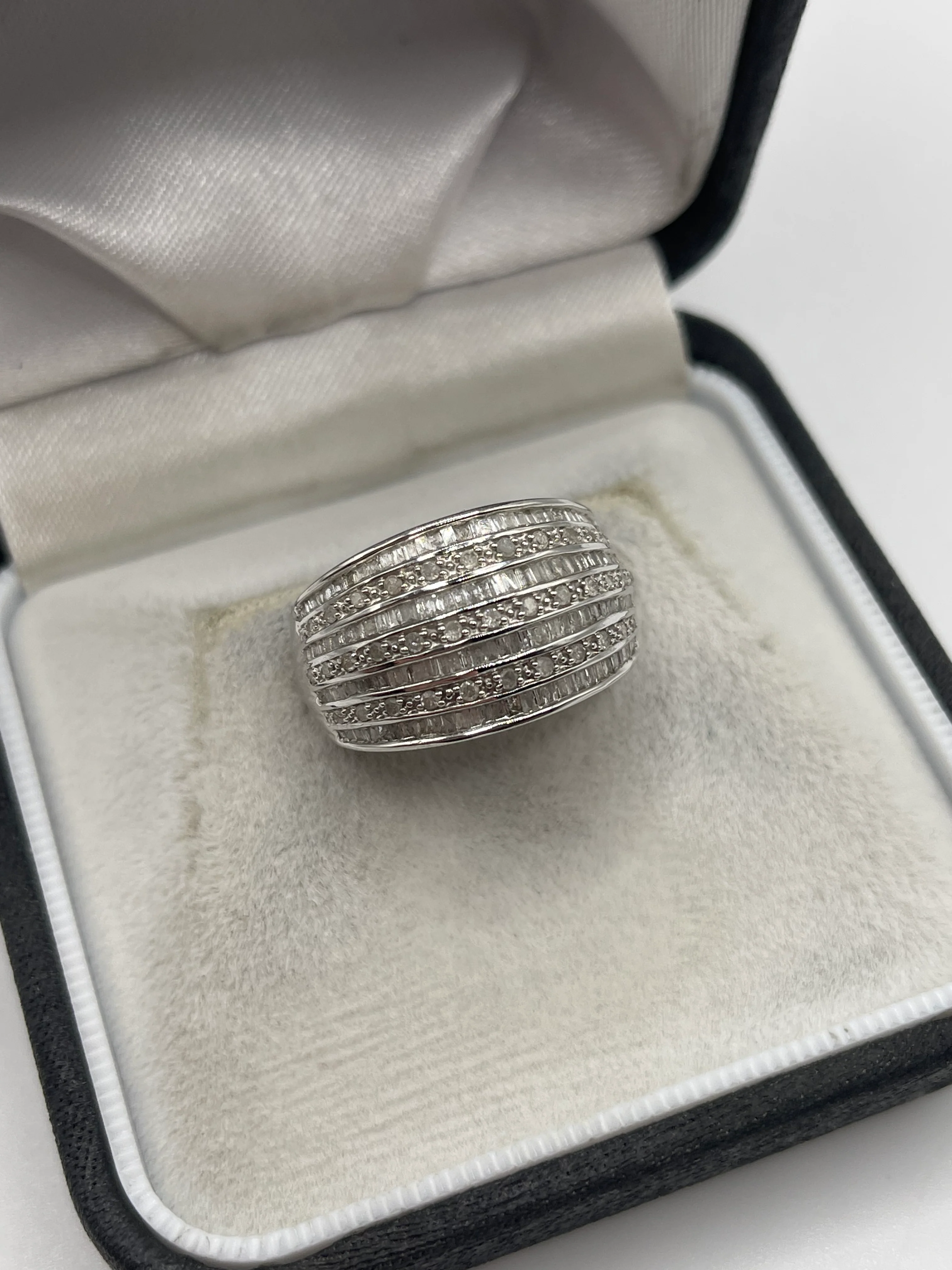 9ct white gold diamond cluster ring - Image 2