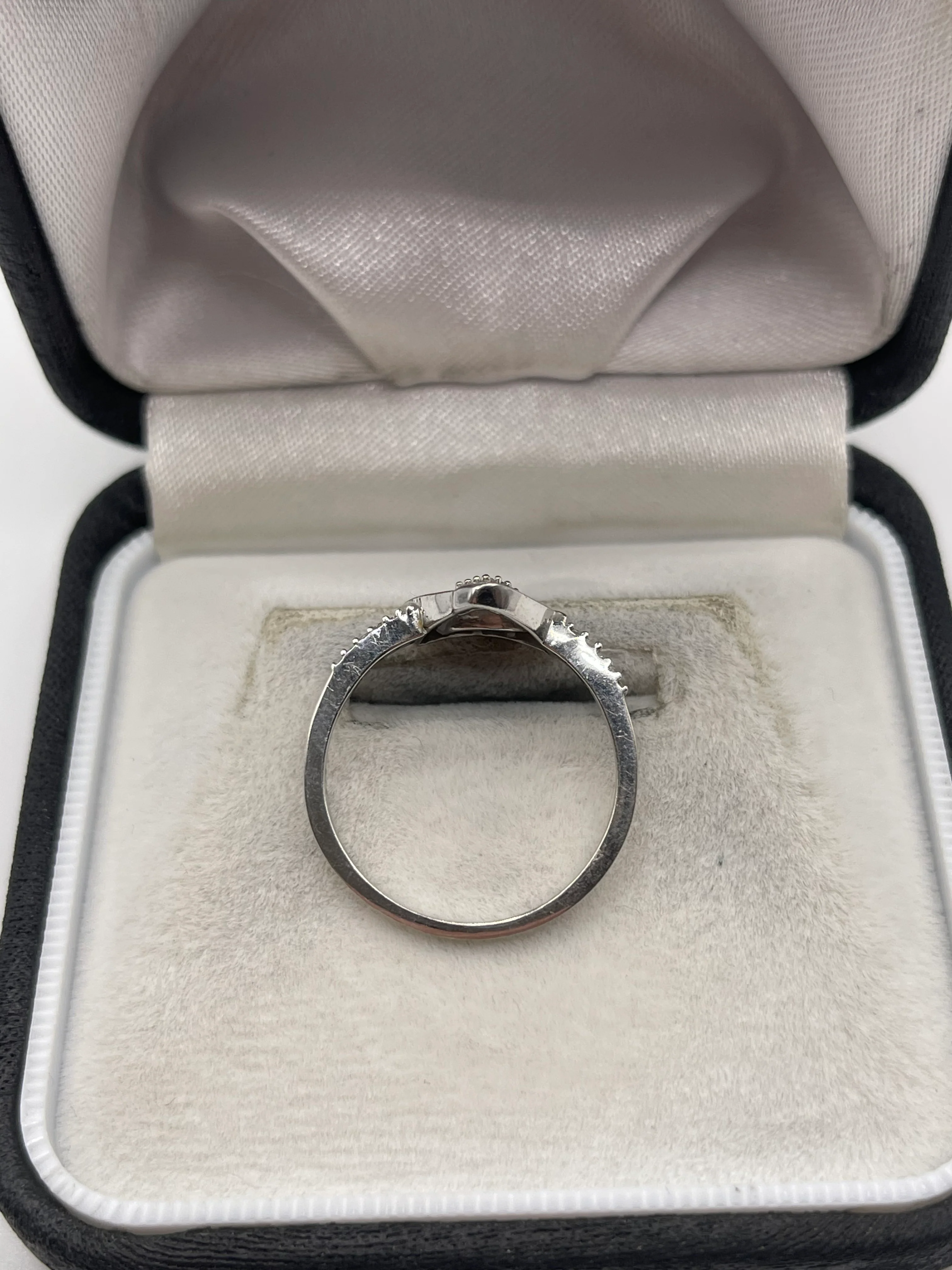 9ct white gold diamond cluster ring - Image 3