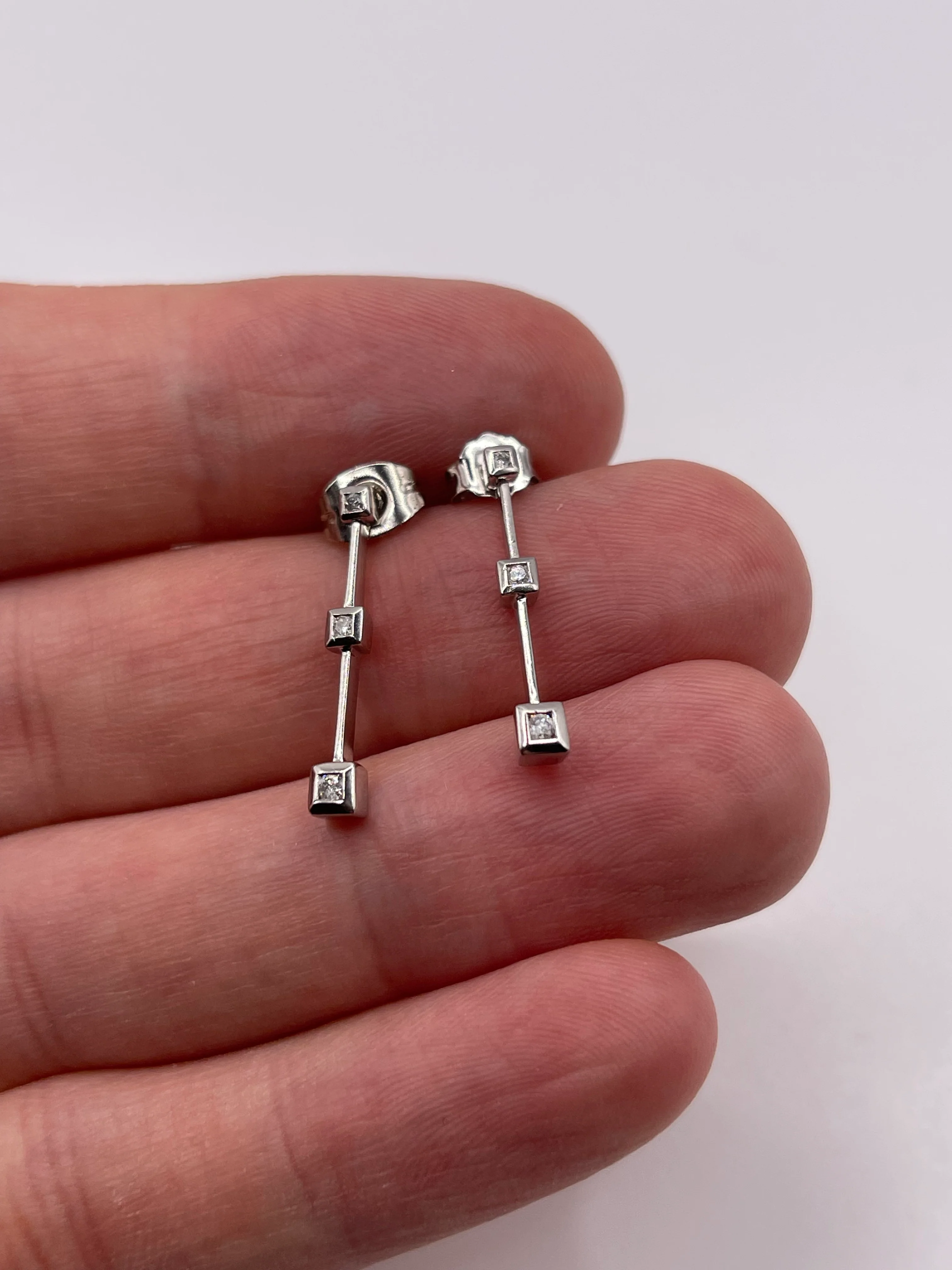 9ct white gold diamond earrings - Image 2