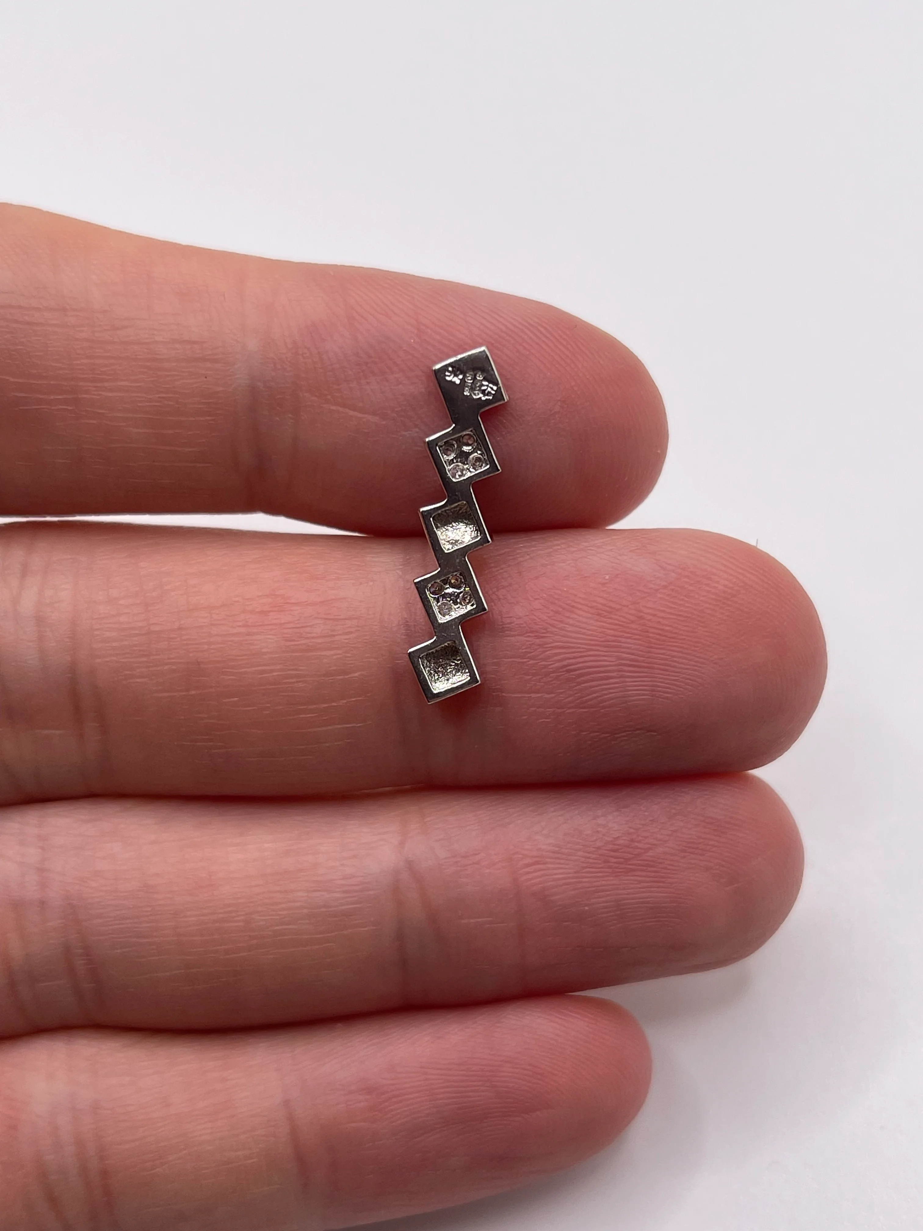 9ct white gold diamond pendant - Image 2