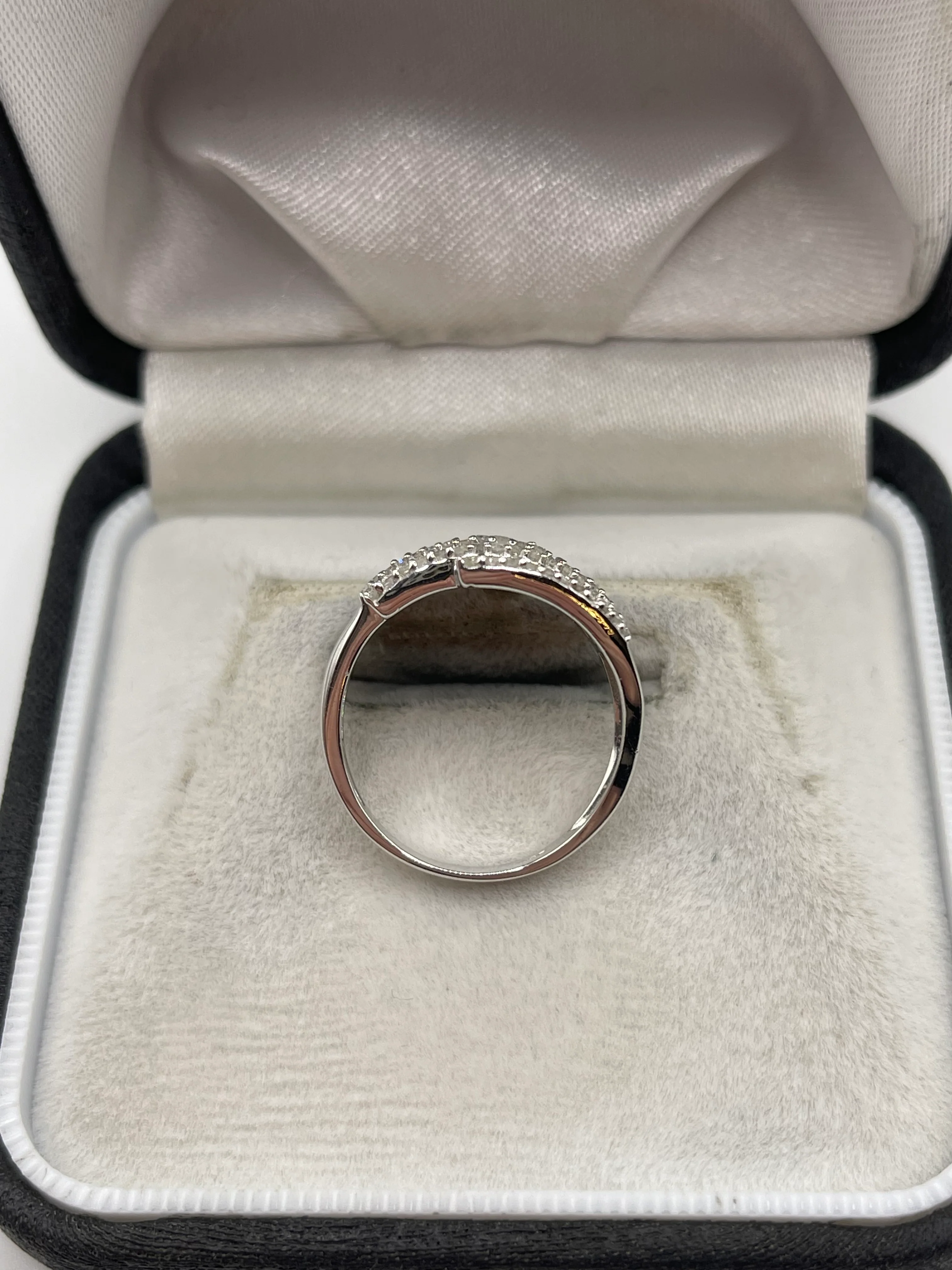 9ct white gold diamond ring - Image 3