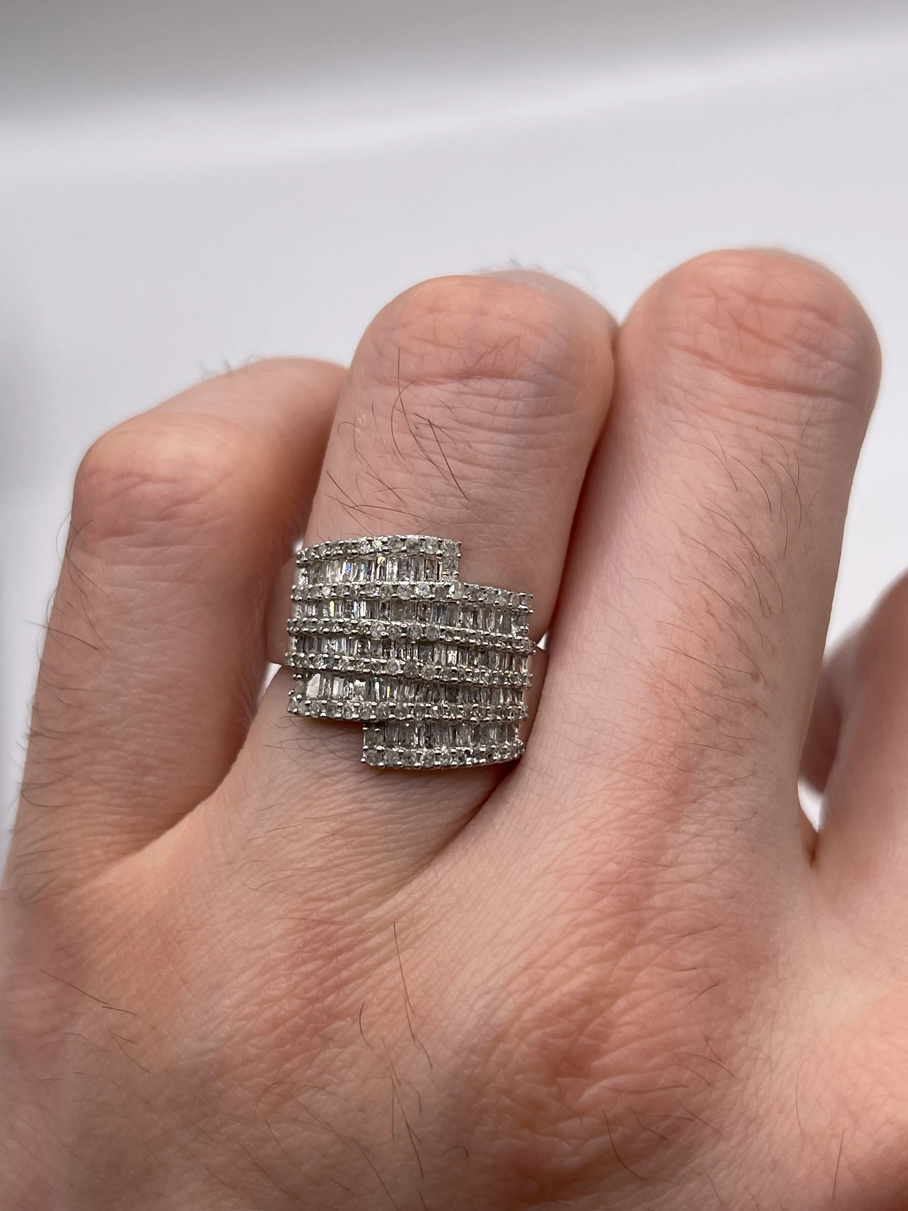 9ct white gold diamond ring - Image 4